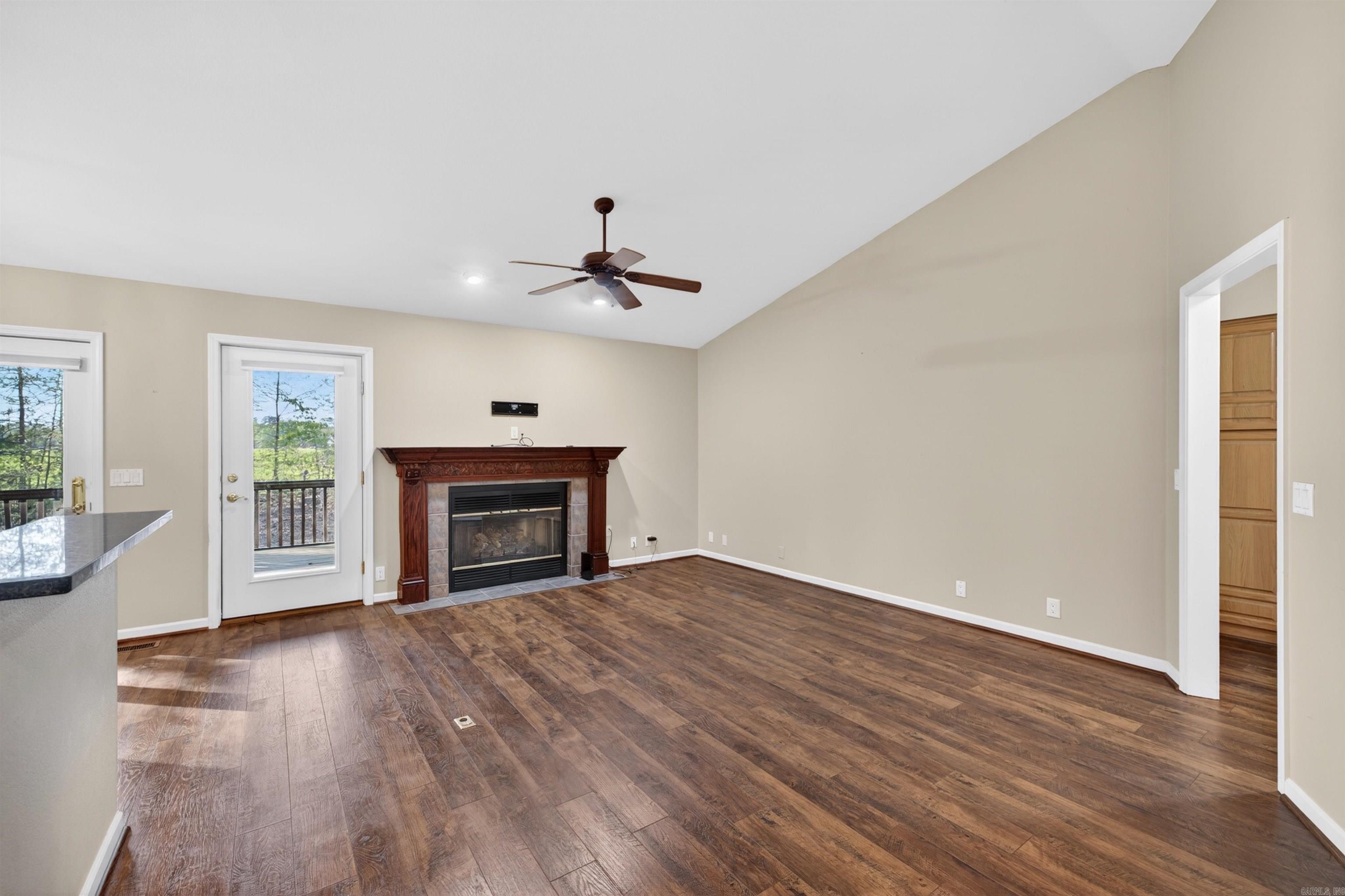 ARISTA COURTS - Residential