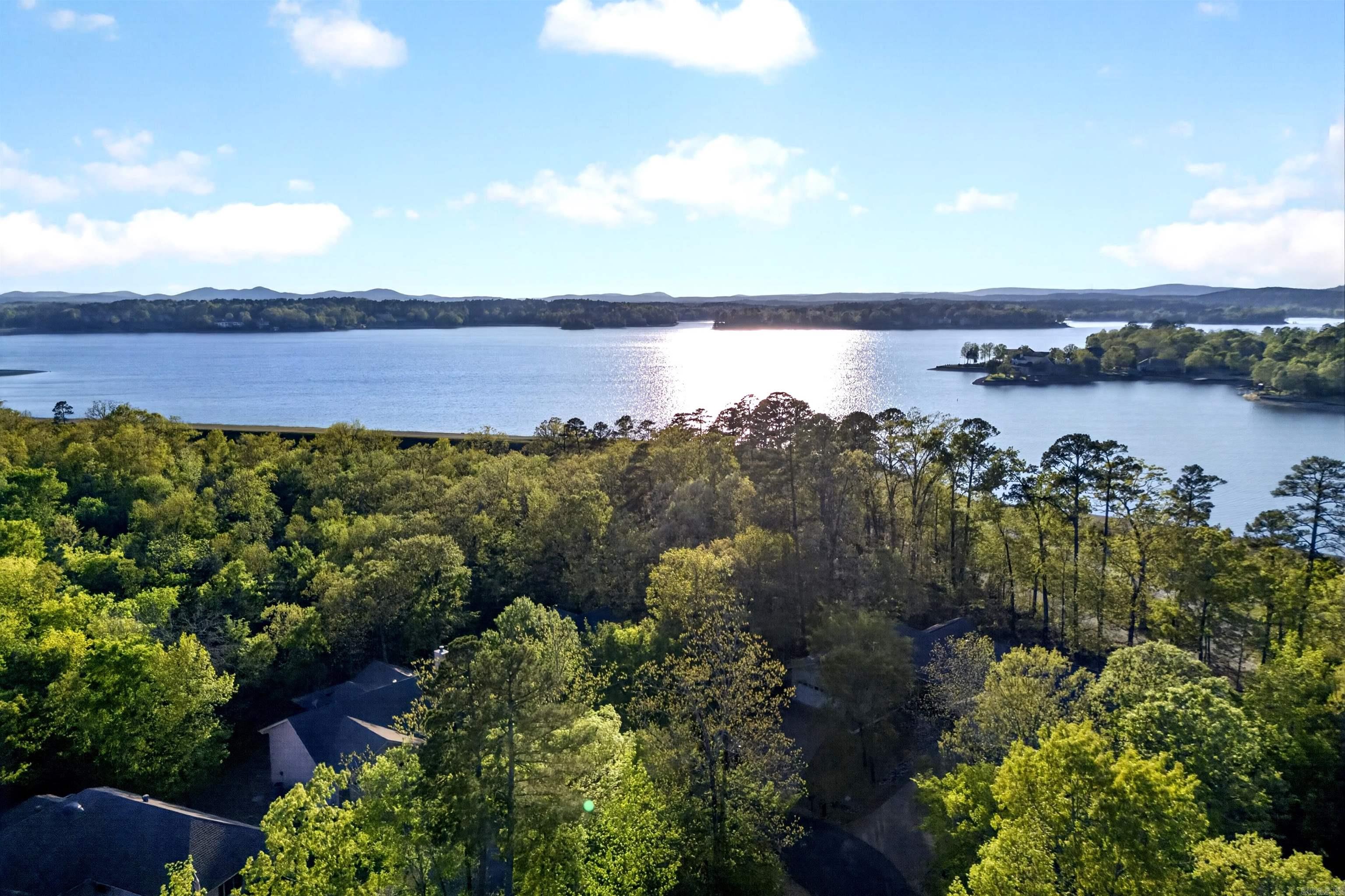 ARISTA COURTS - Residential