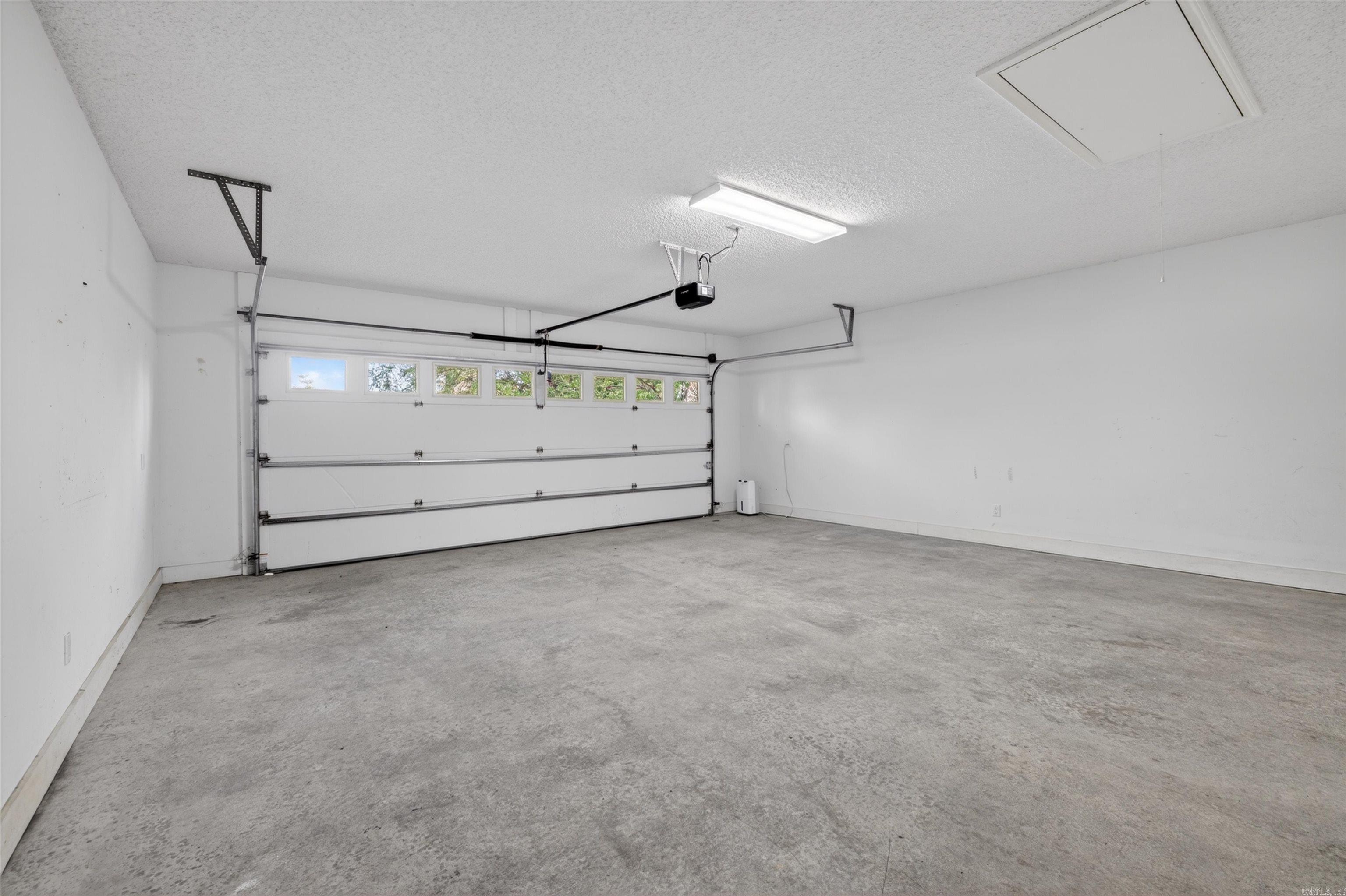 ARISTA COURTS - Residential