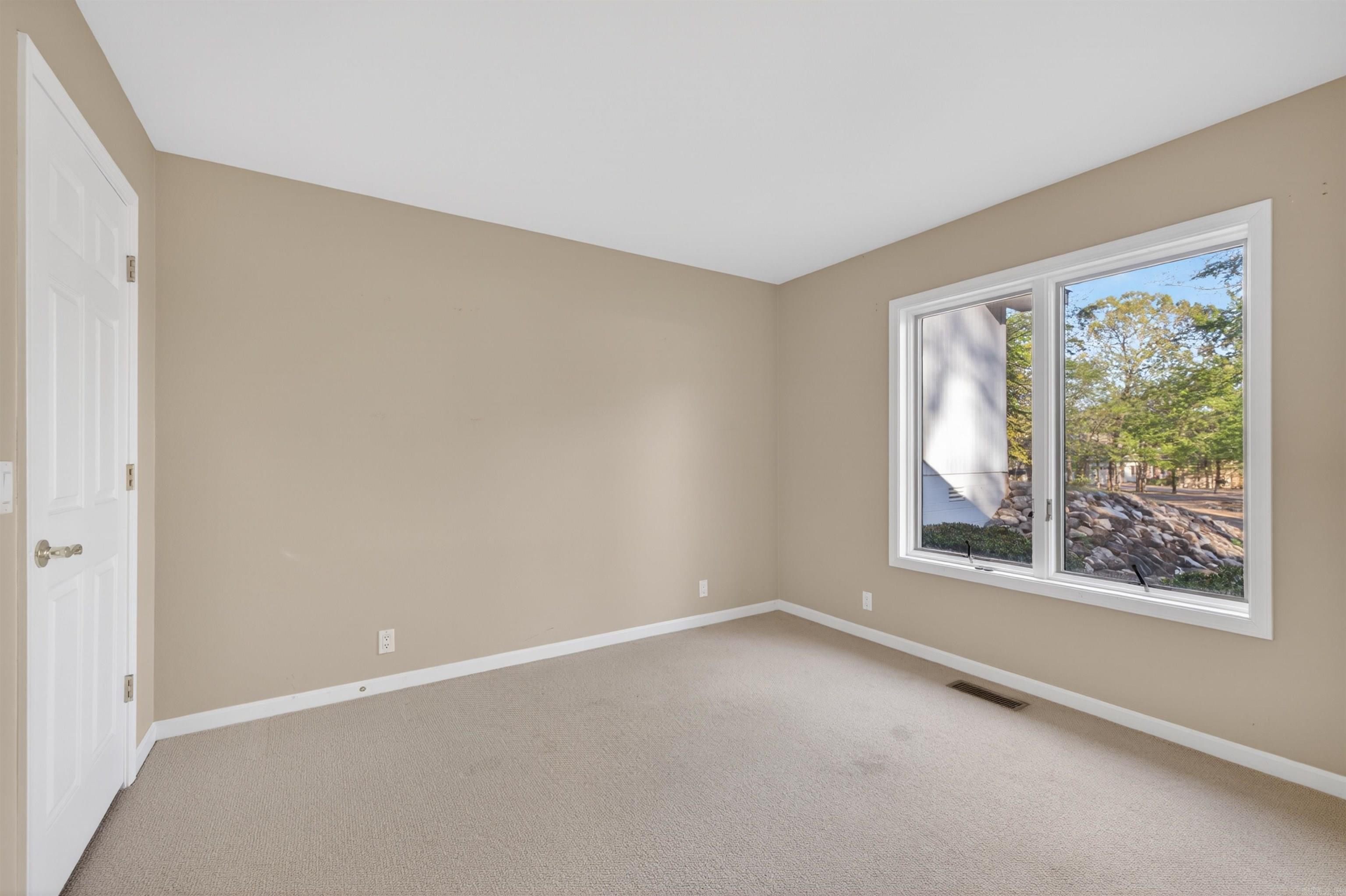 ARISTA COURTS - Residential