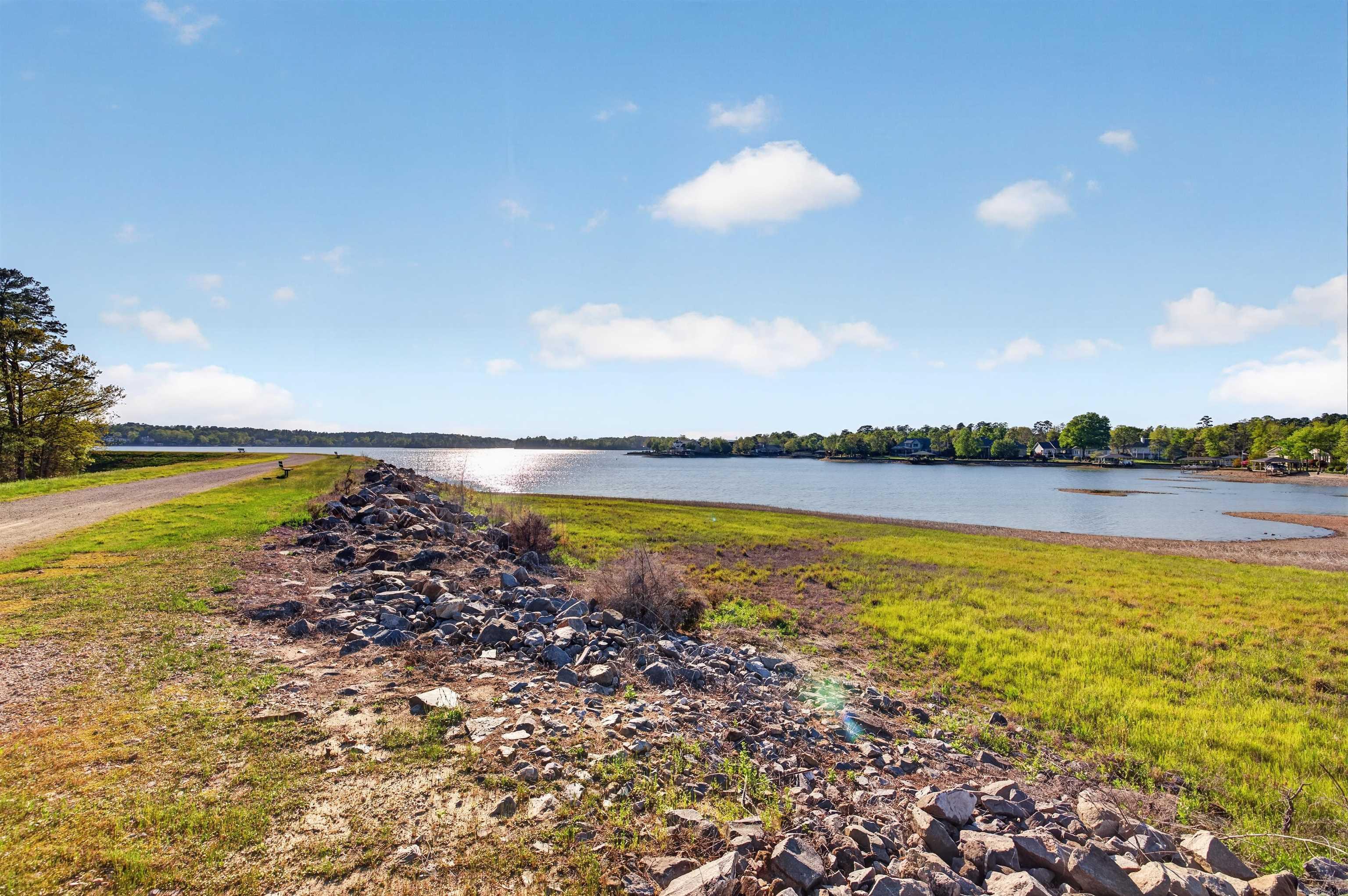 ARISTA COURTS - Residential