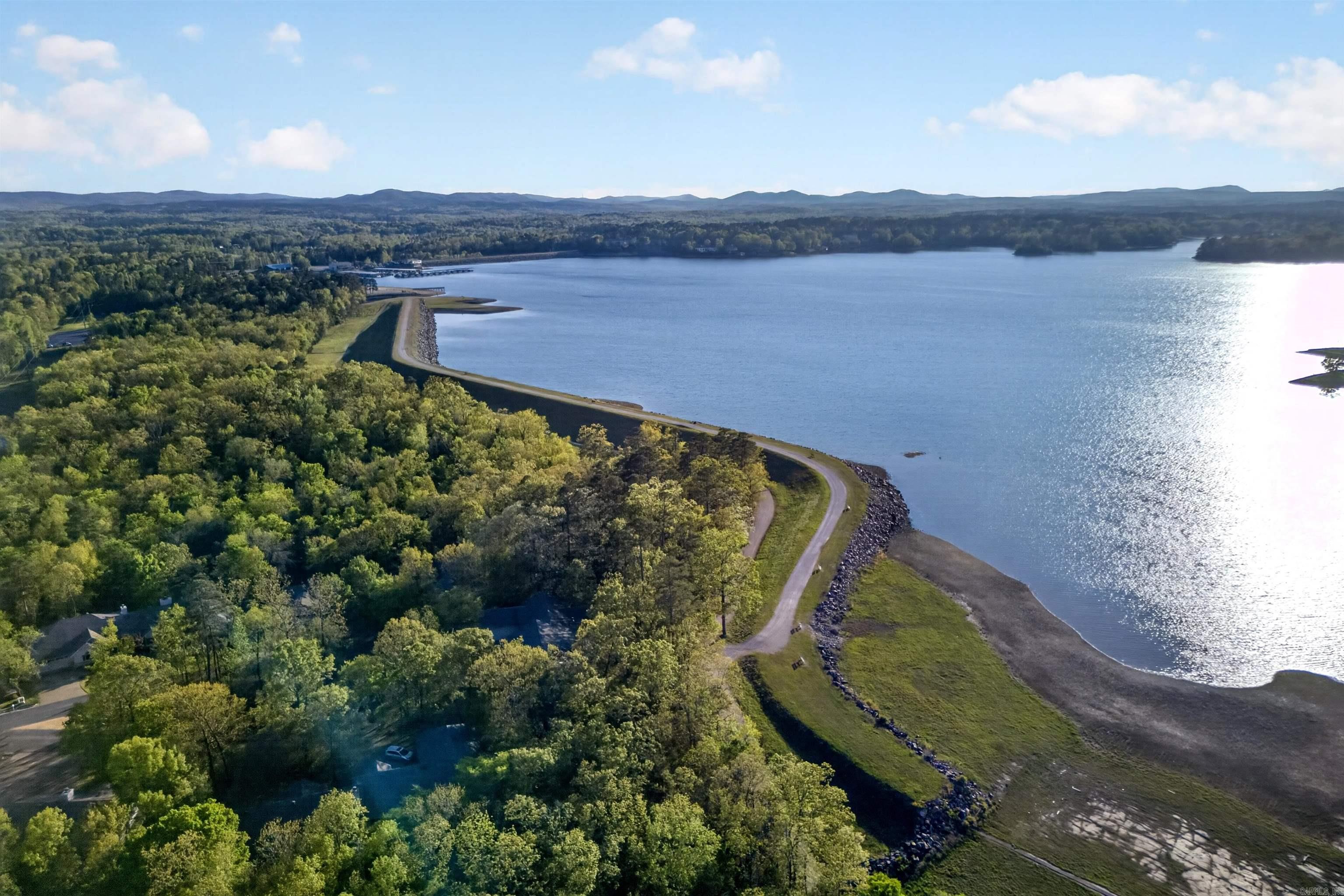 ARISTA COURTS - Residential