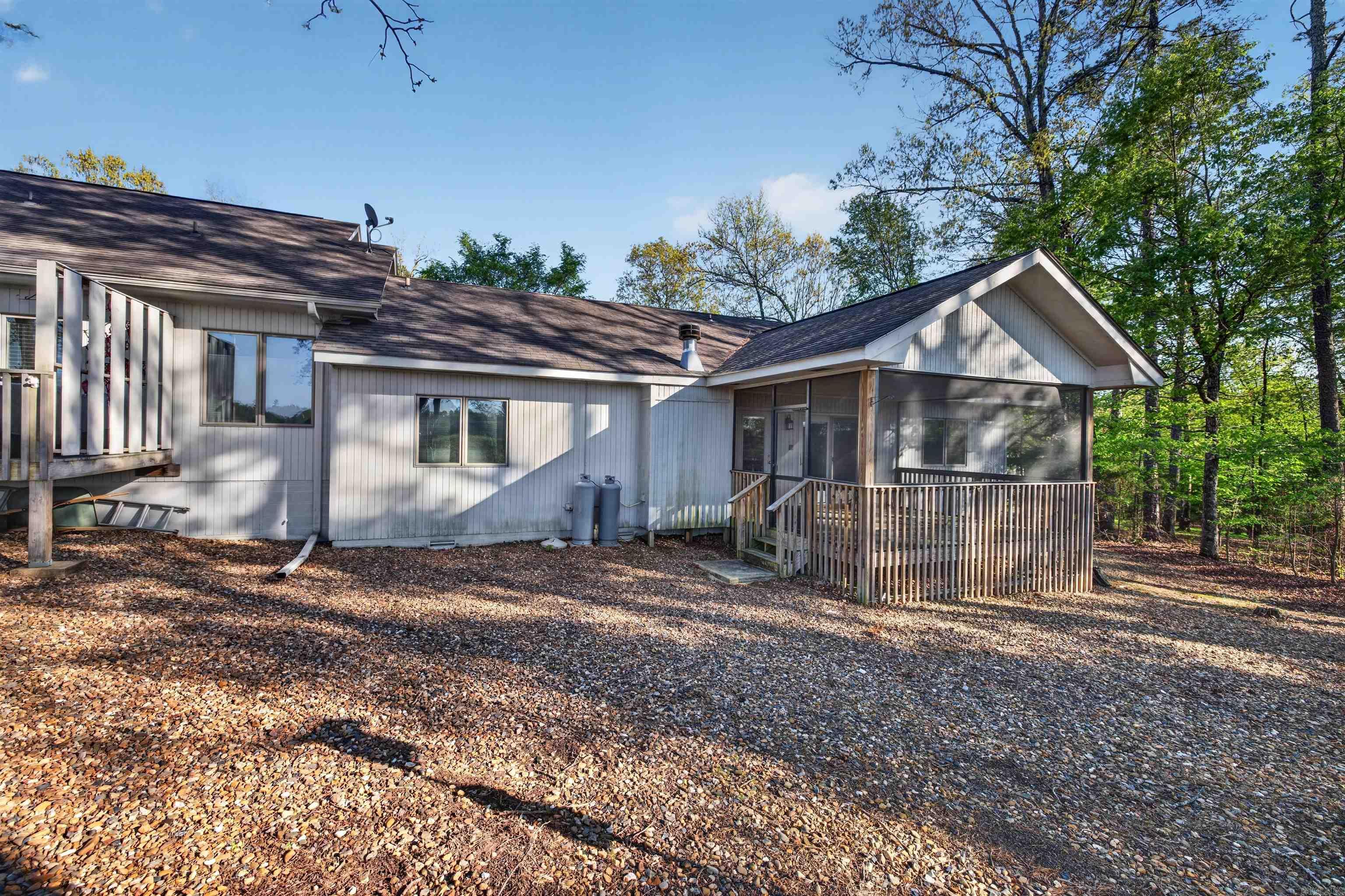 ARISTA COURTS - Residential