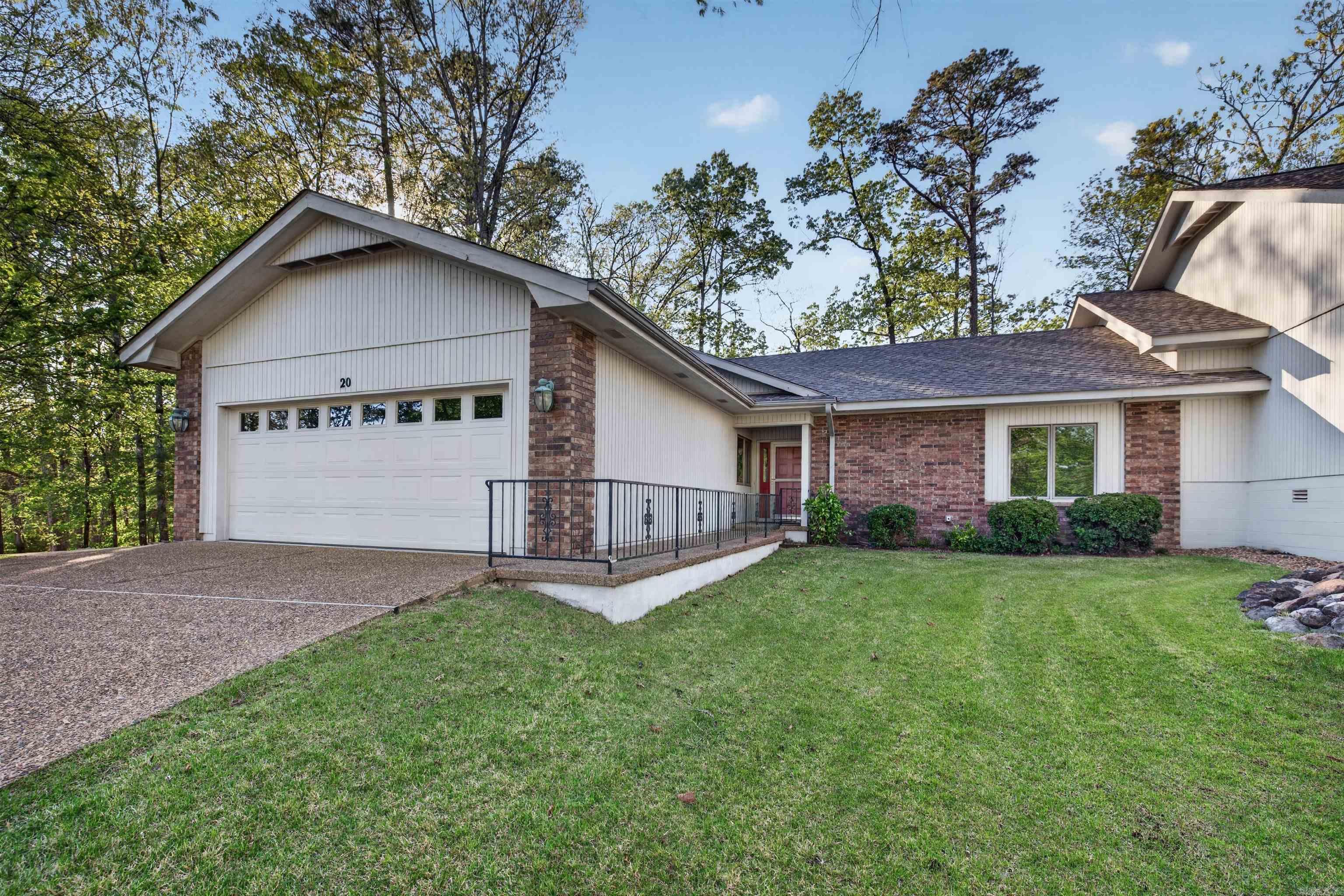 ARISTA COURTS - Residential