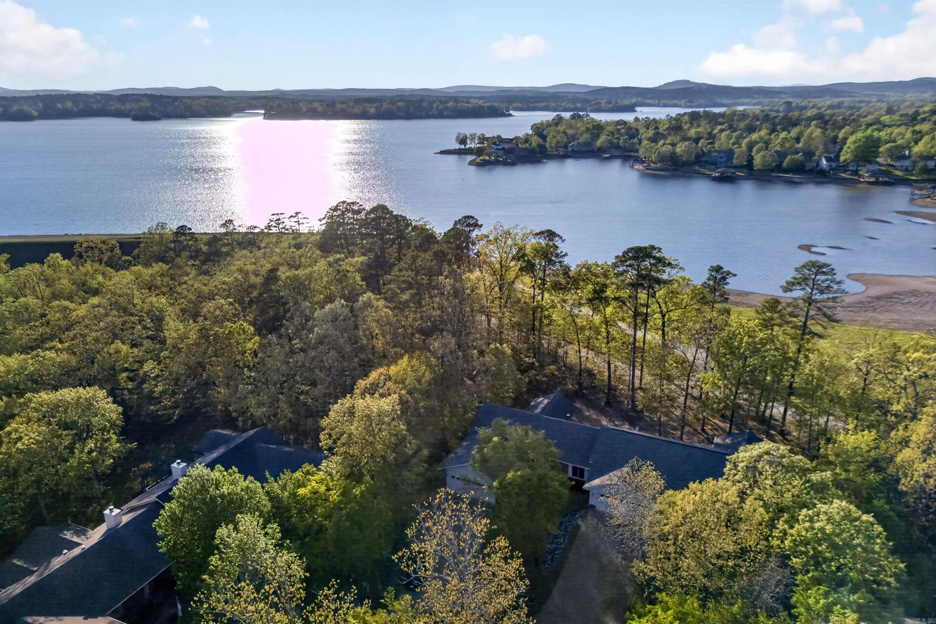 ARISTA COURTS - Residential