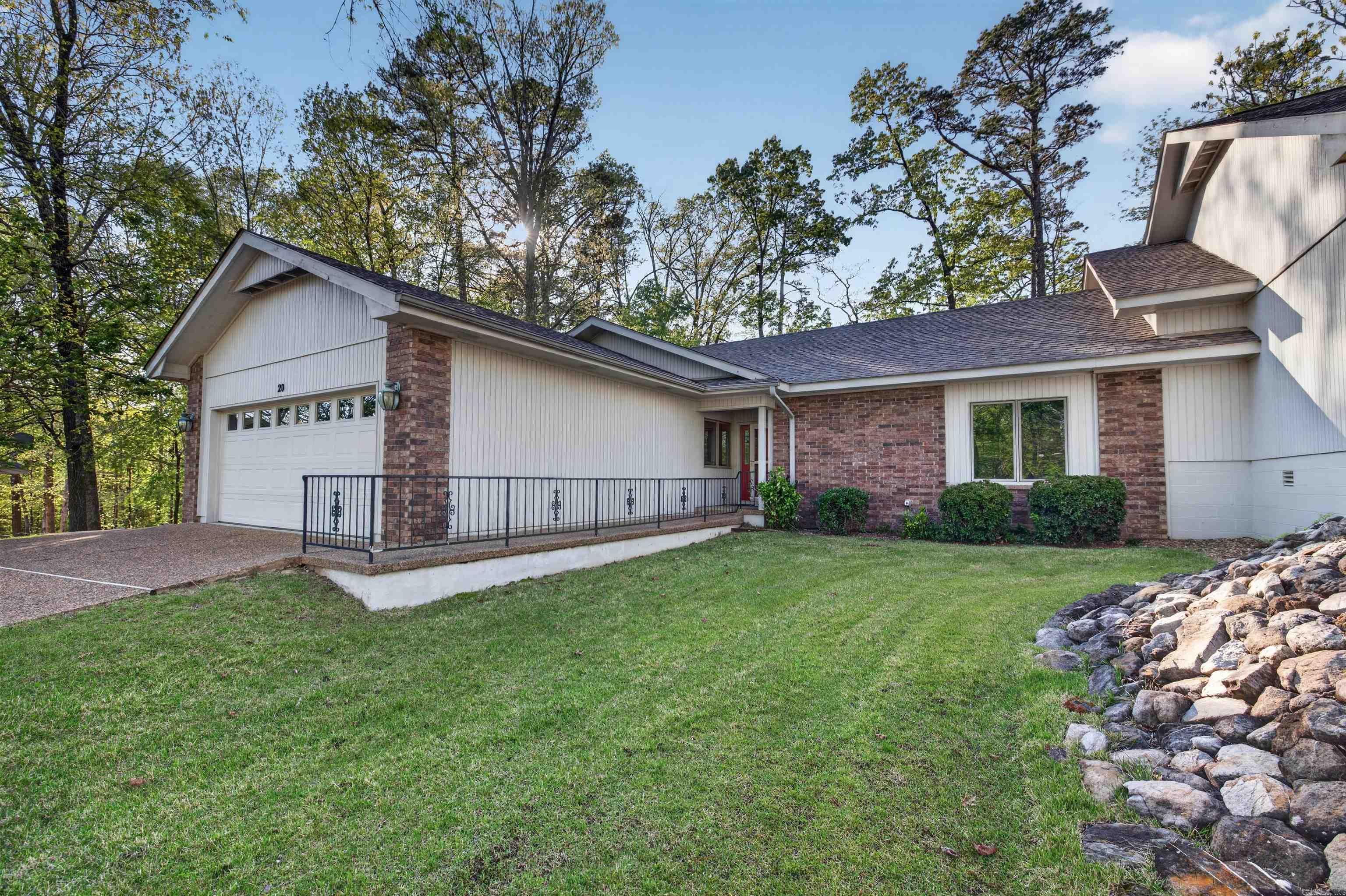 ARISTA COURTS - Residential