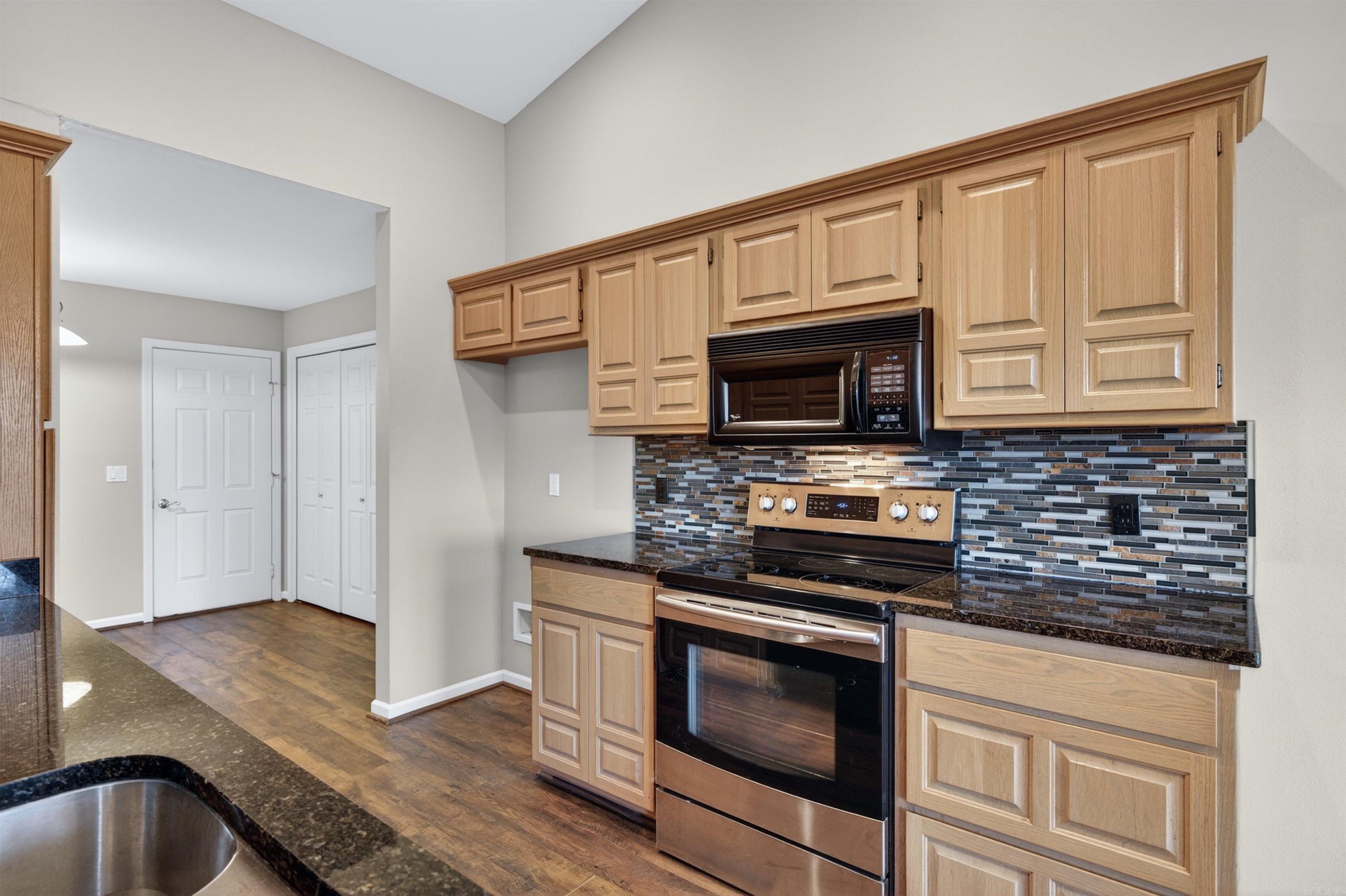 ARISTA COURTS - Residential