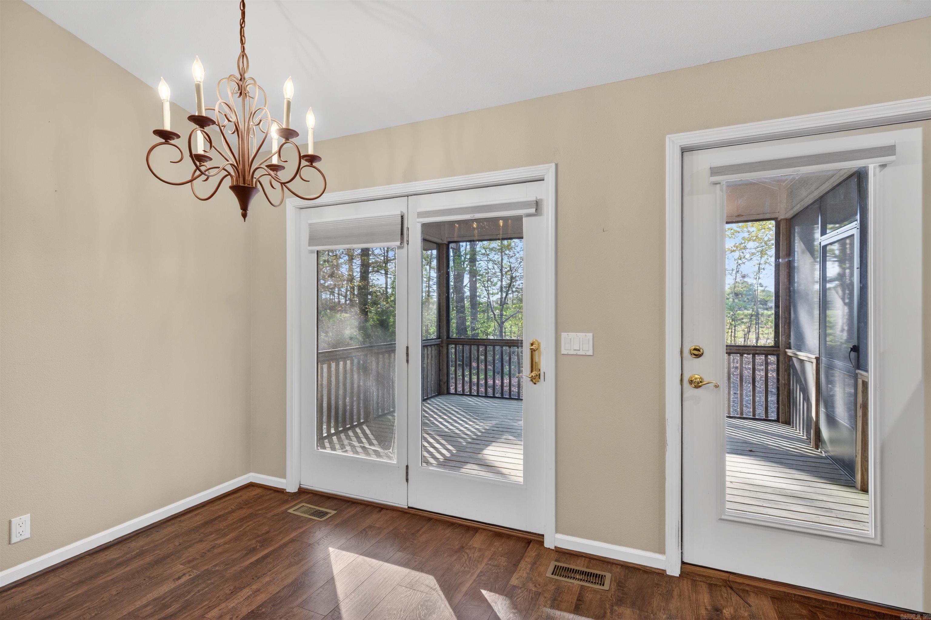 ARISTA COURTS - Residential