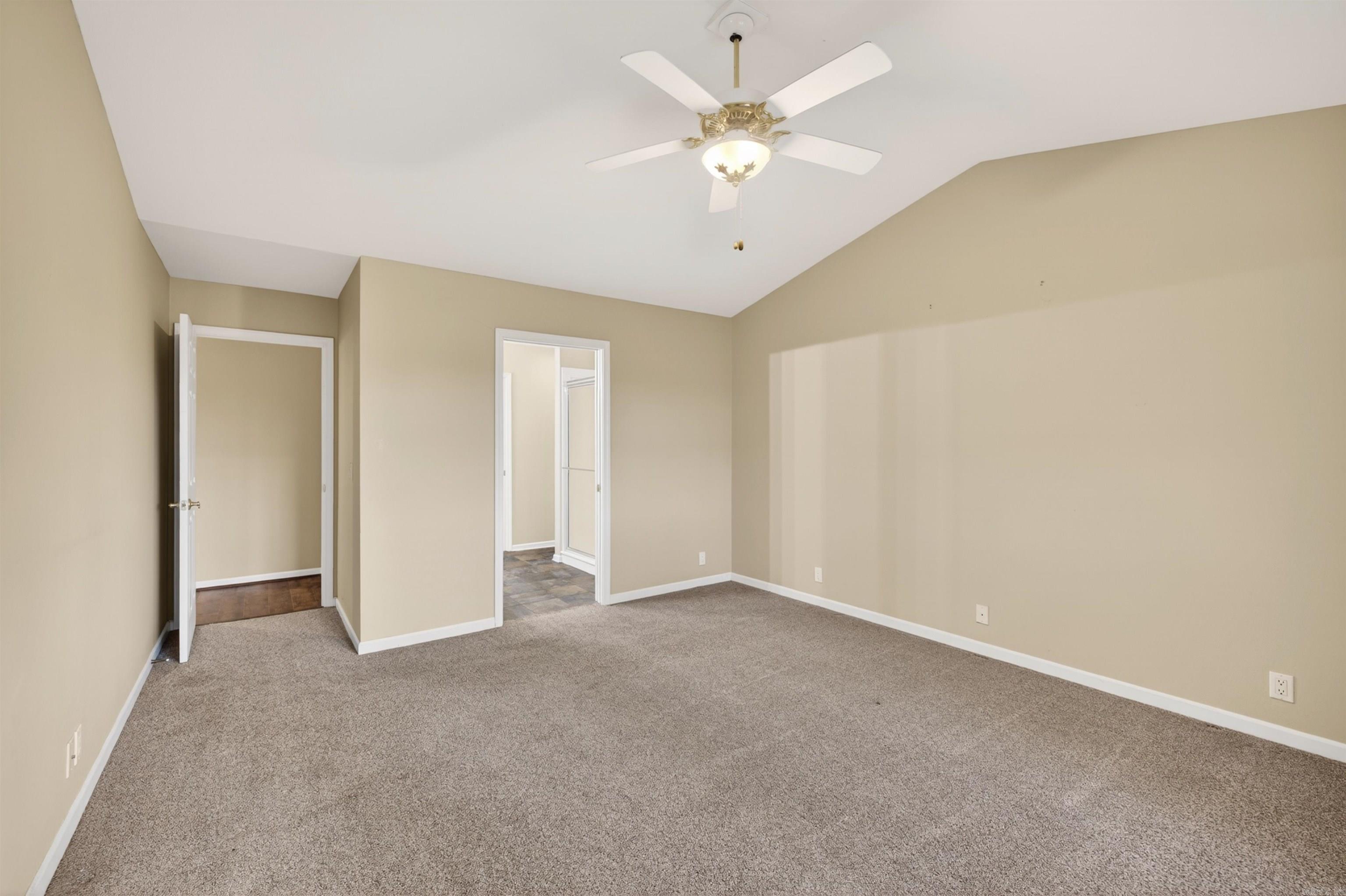 ARISTA COURTS - Residential