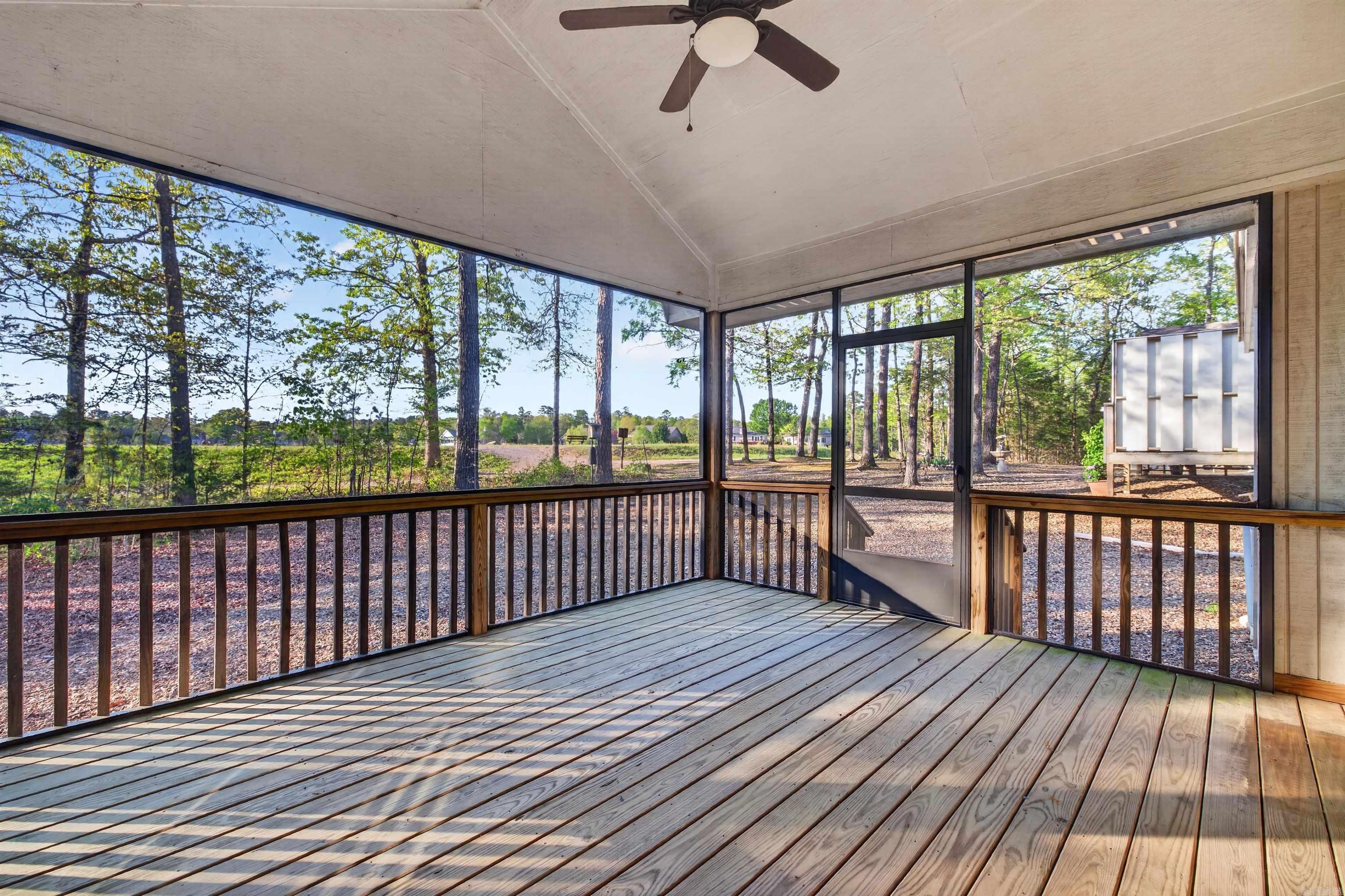 ARISTA COURTS - Residential