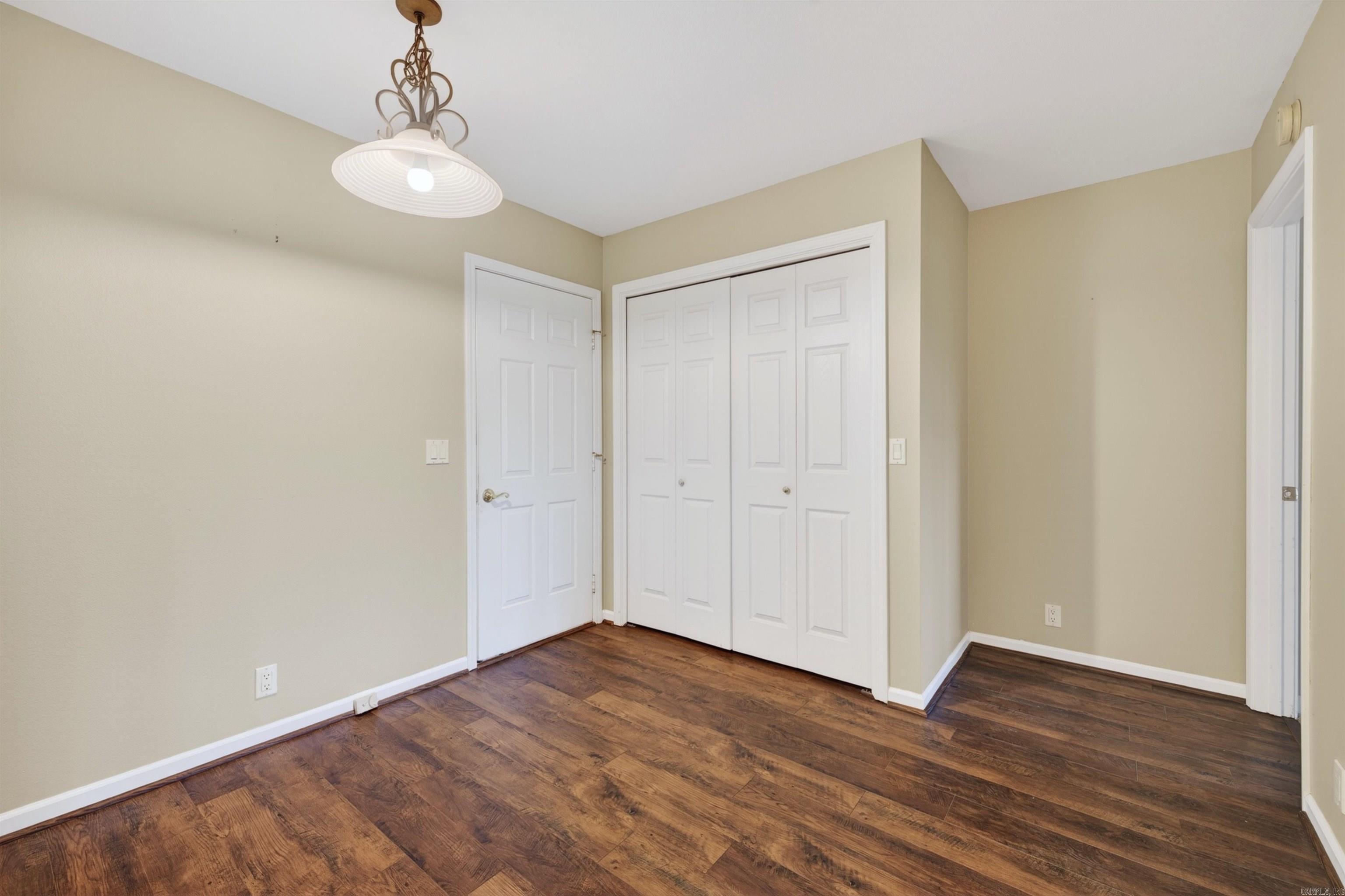 ARISTA COURTS - Residential