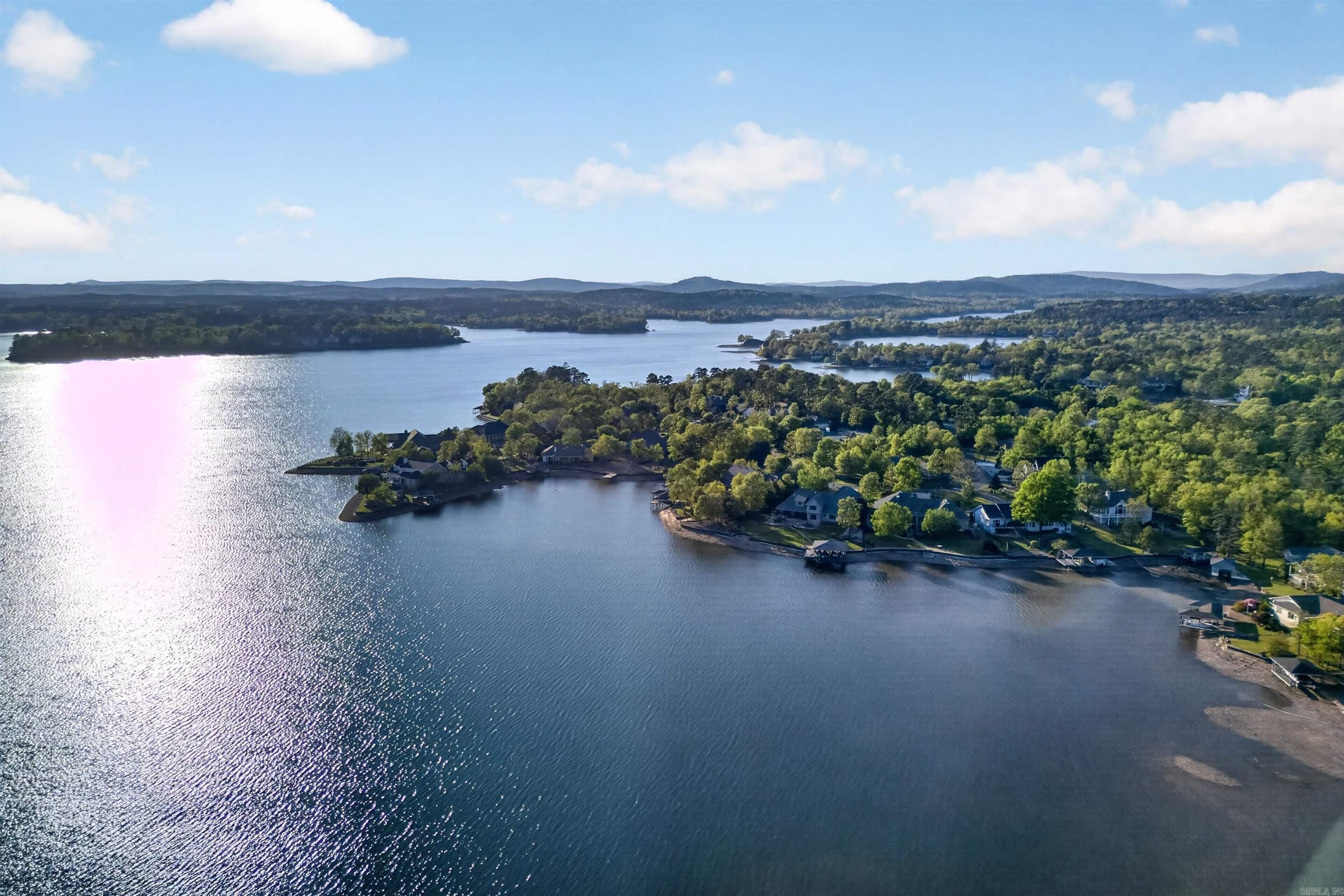 ARISTA COURTS - Residential