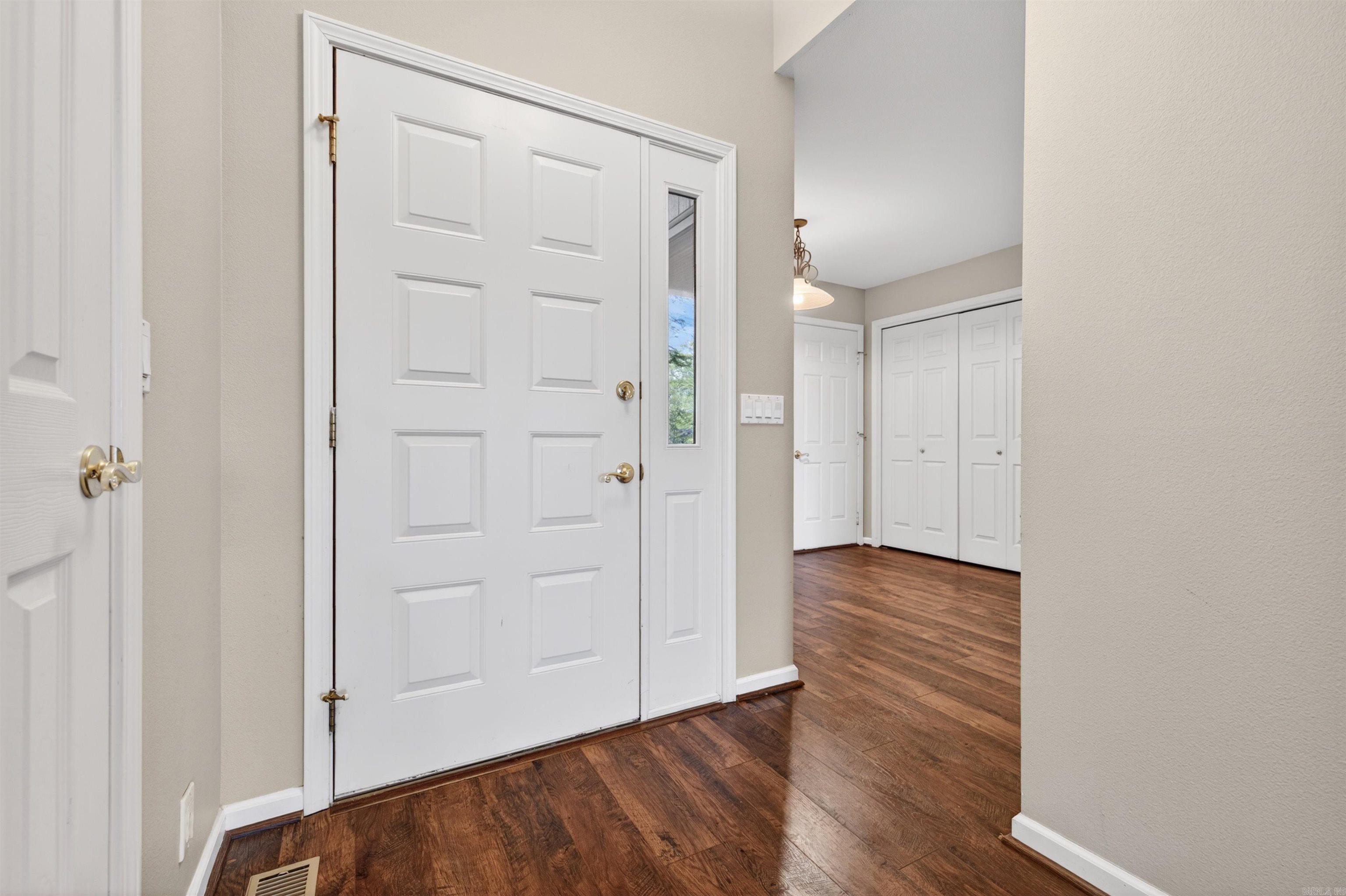 ARISTA COURTS - Residential