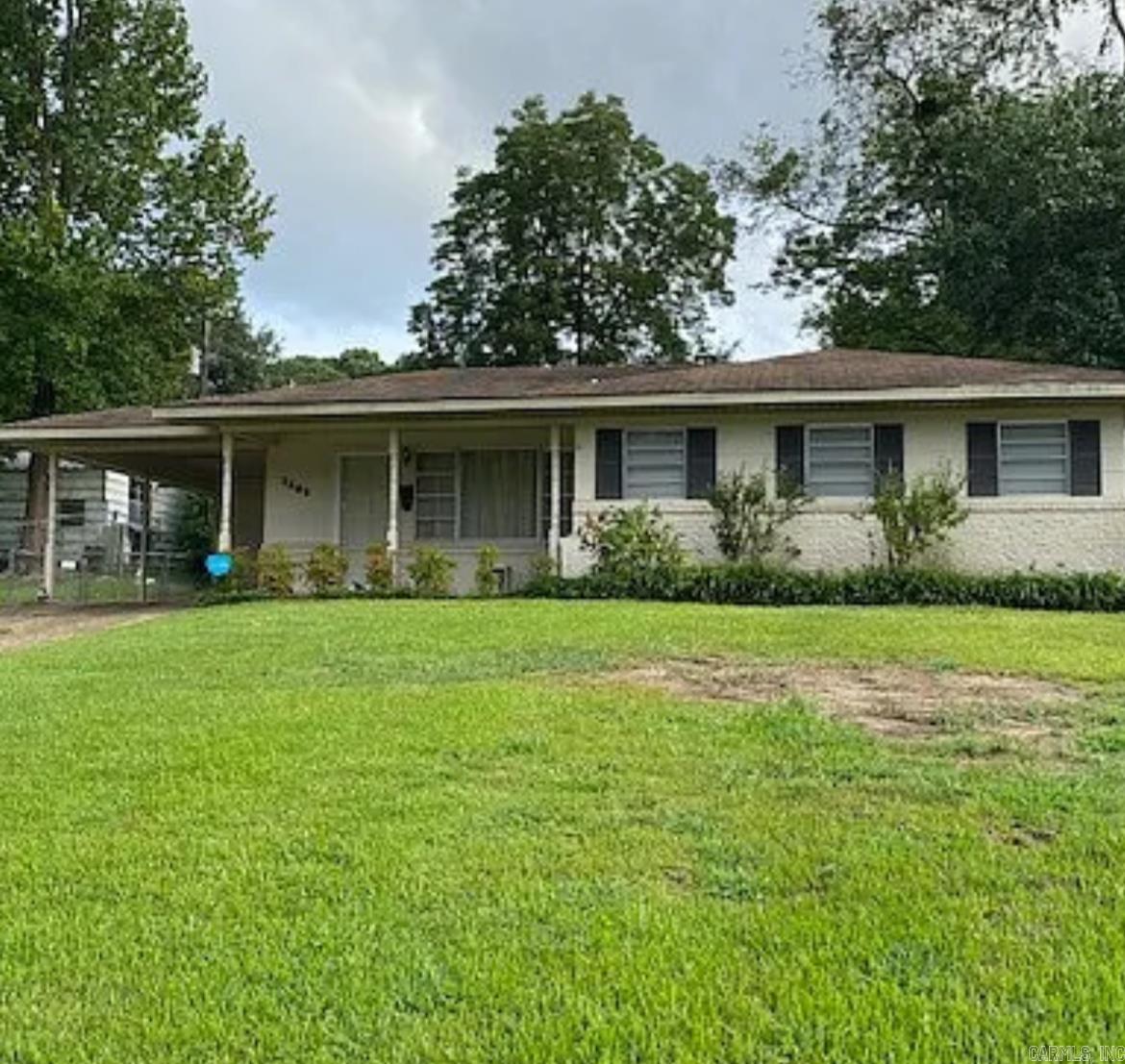 Investor Opportunity!! This 3-bedroom, 2-bathroom home is the perfect project for those looking to put their personal touch on a property. With some TLC, it has the potential to become a fantastic home. Selling as-isāno repairs will be made. Donāt miss out on this great opportunity! Call today for more details and information.