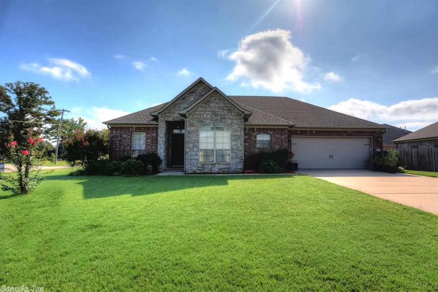 A pristine gem that will make you say WOW! This splendid 3BR/2BA home is in perfect shape. Tall ceilings, arched doorways and open floor plan will have you hooked the minute you walk in. Kitchen is complete with stainless steel appliances, pantry and granite counter tops. Enjoy your evenings in the fully fenced backyard located on a corner lot. This home also features an oversized garage, large master bedroom and bath w/walk in shower and whirlpool bath. Call today before it is gone. See Agent Remarks.