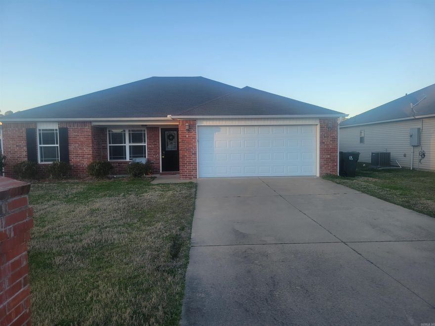 THIS IS A SHORTSALE THE PRICE IS NOT APPROVED. BUYER IS RESPONSIBLE FOR TURNING ON UTILITIES FOR INSPECTION, THERE'S NO SELLER DISCLOSURE.