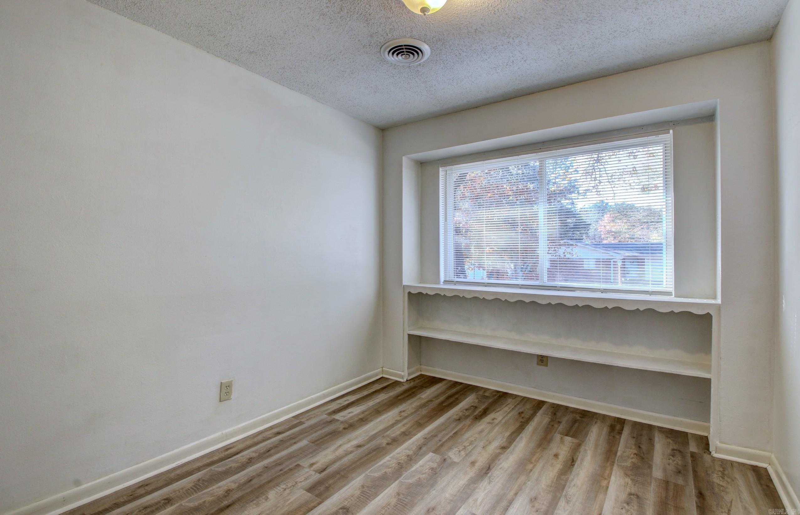 TWIN LAKES - Residential