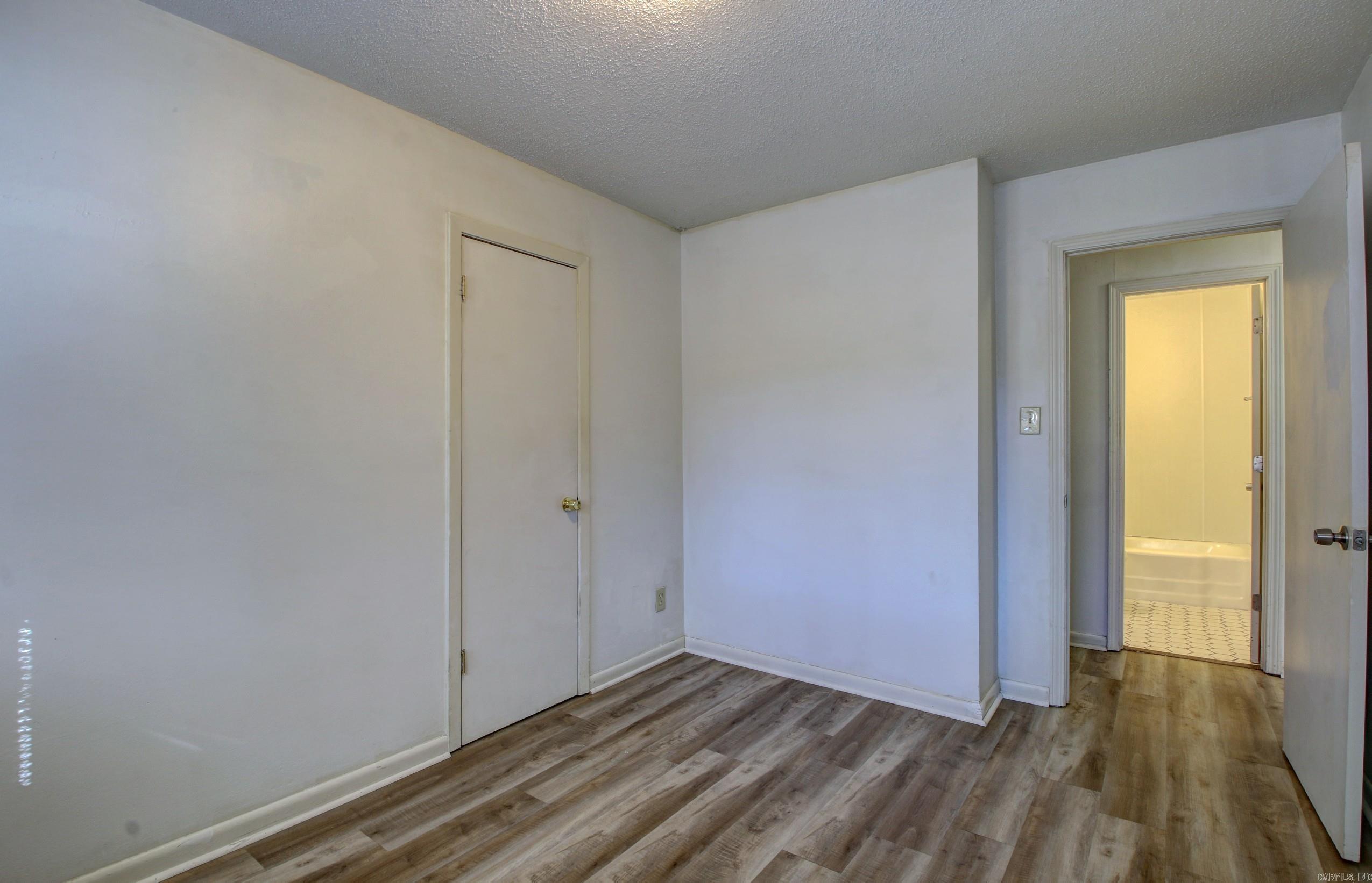 TWIN LAKES - Residential