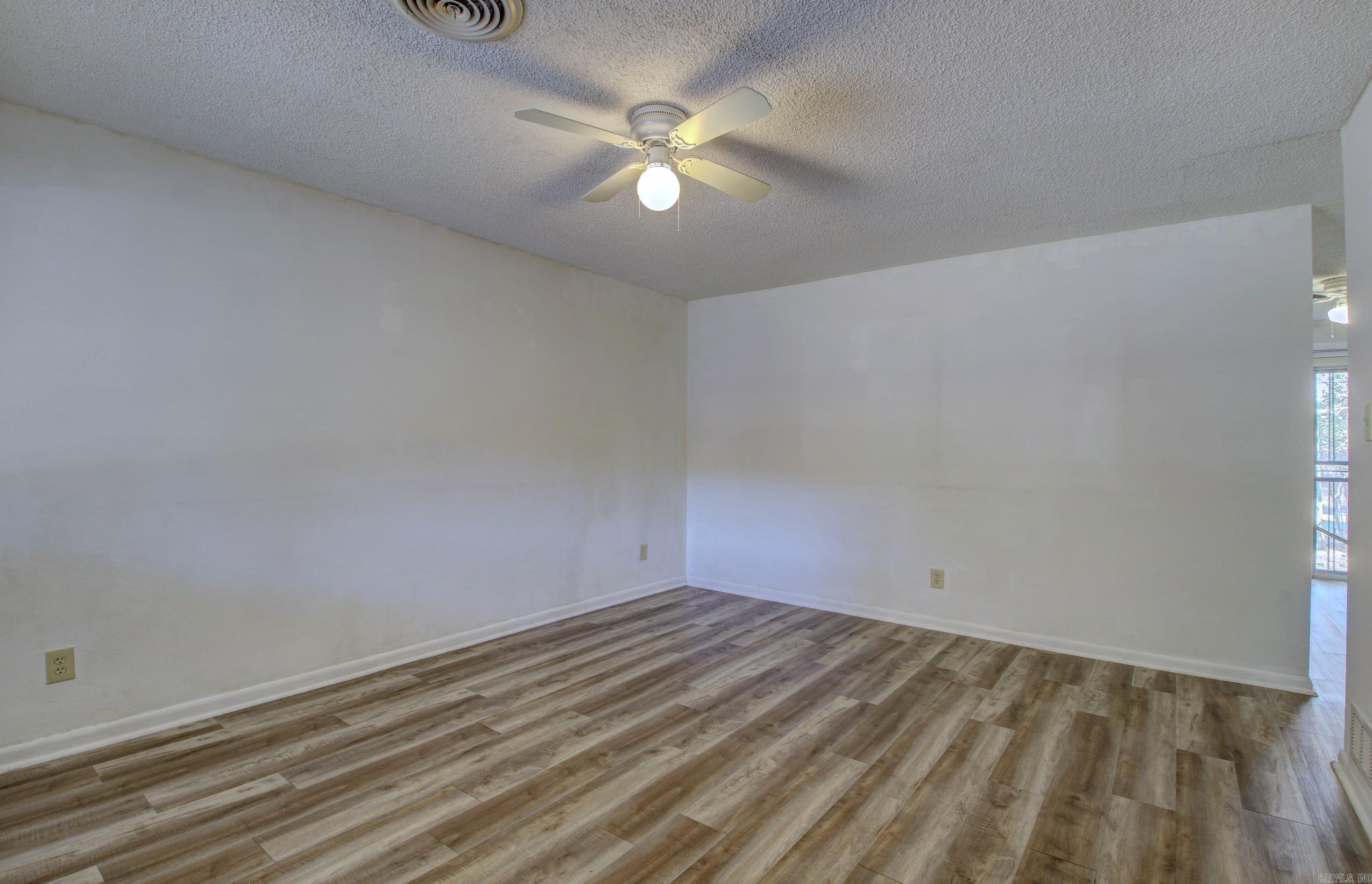 TWIN LAKES - Residential