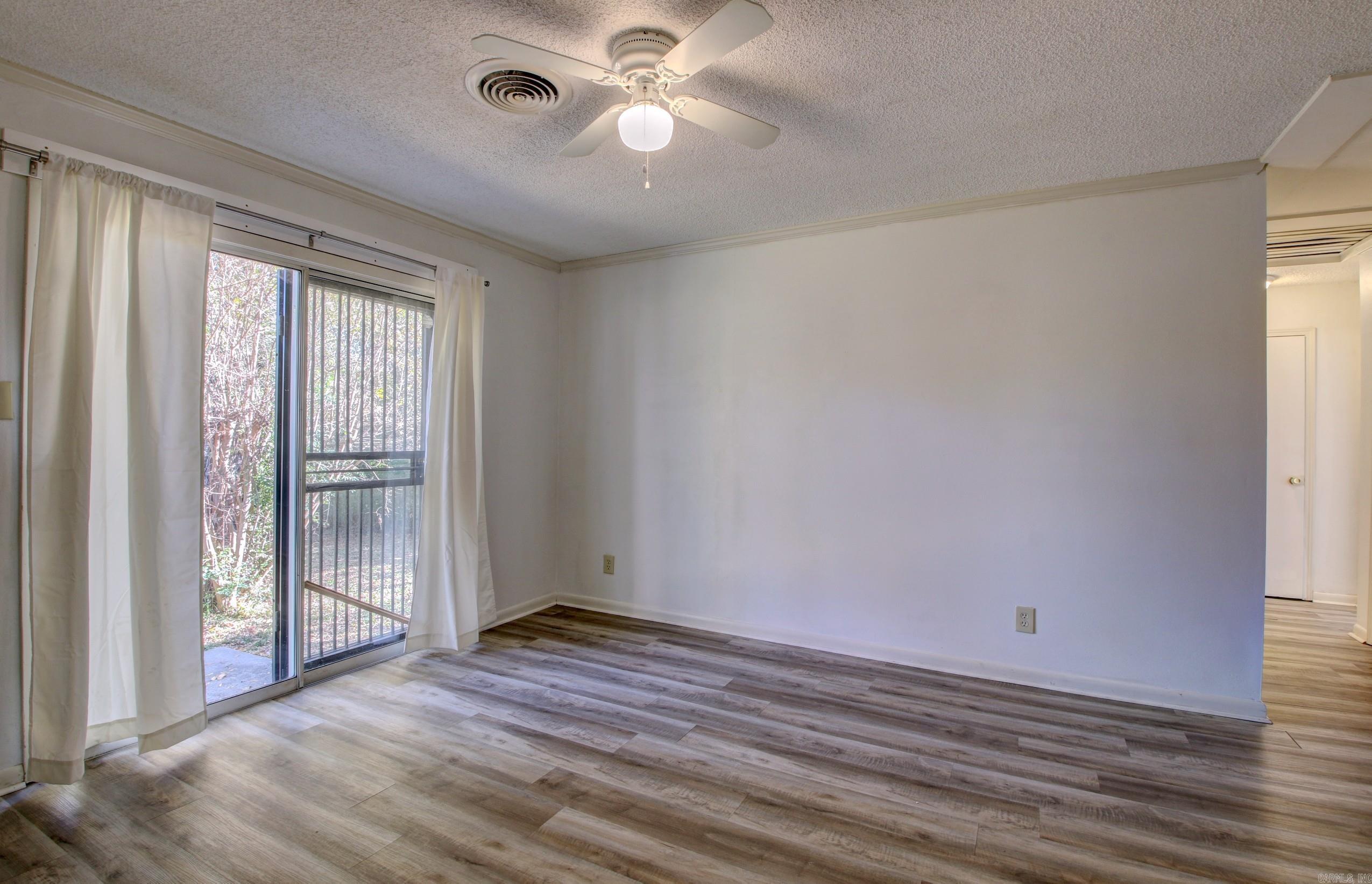 TWIN LAKES - Residential