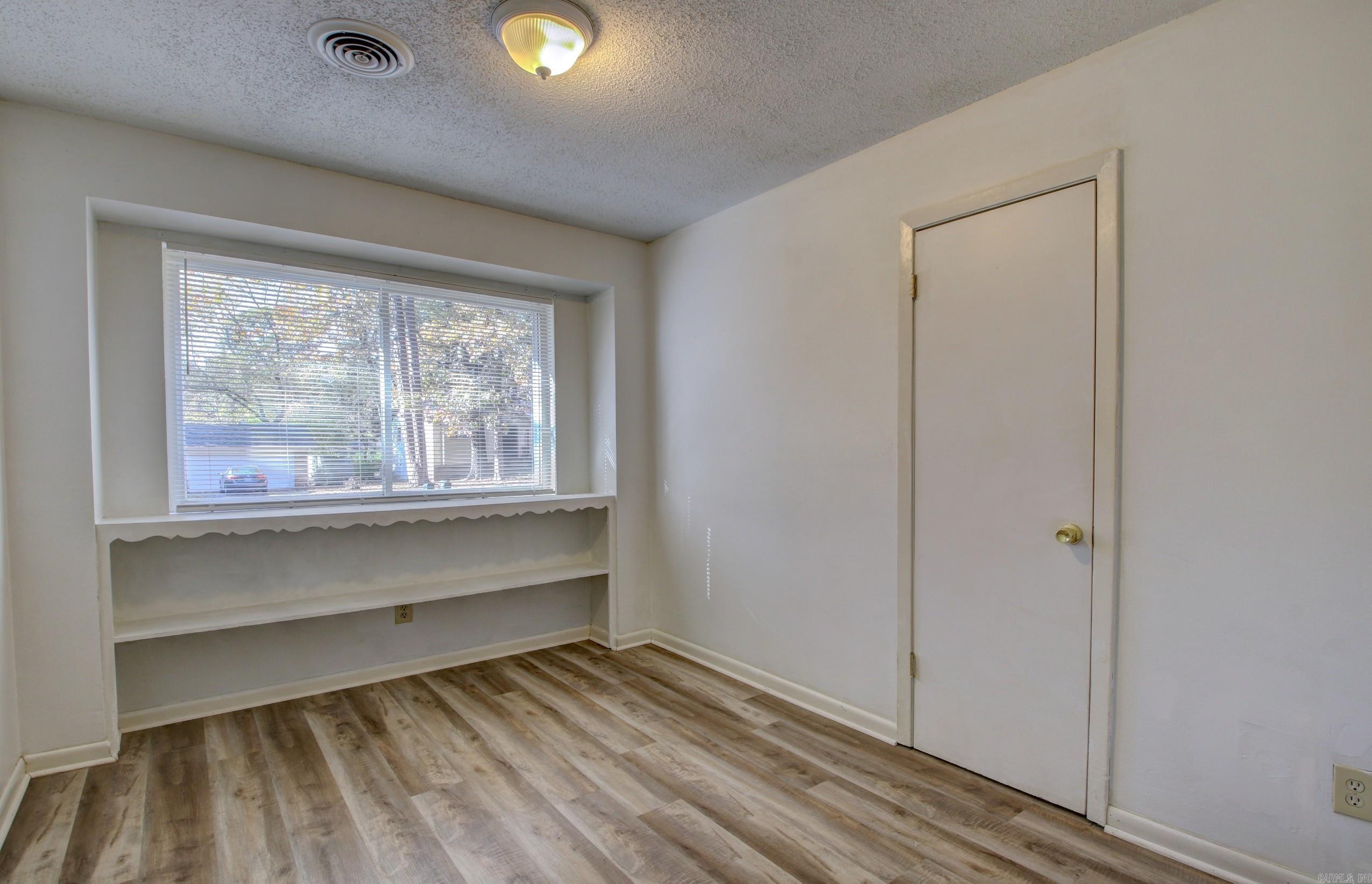 TWIN LAKES - Residential