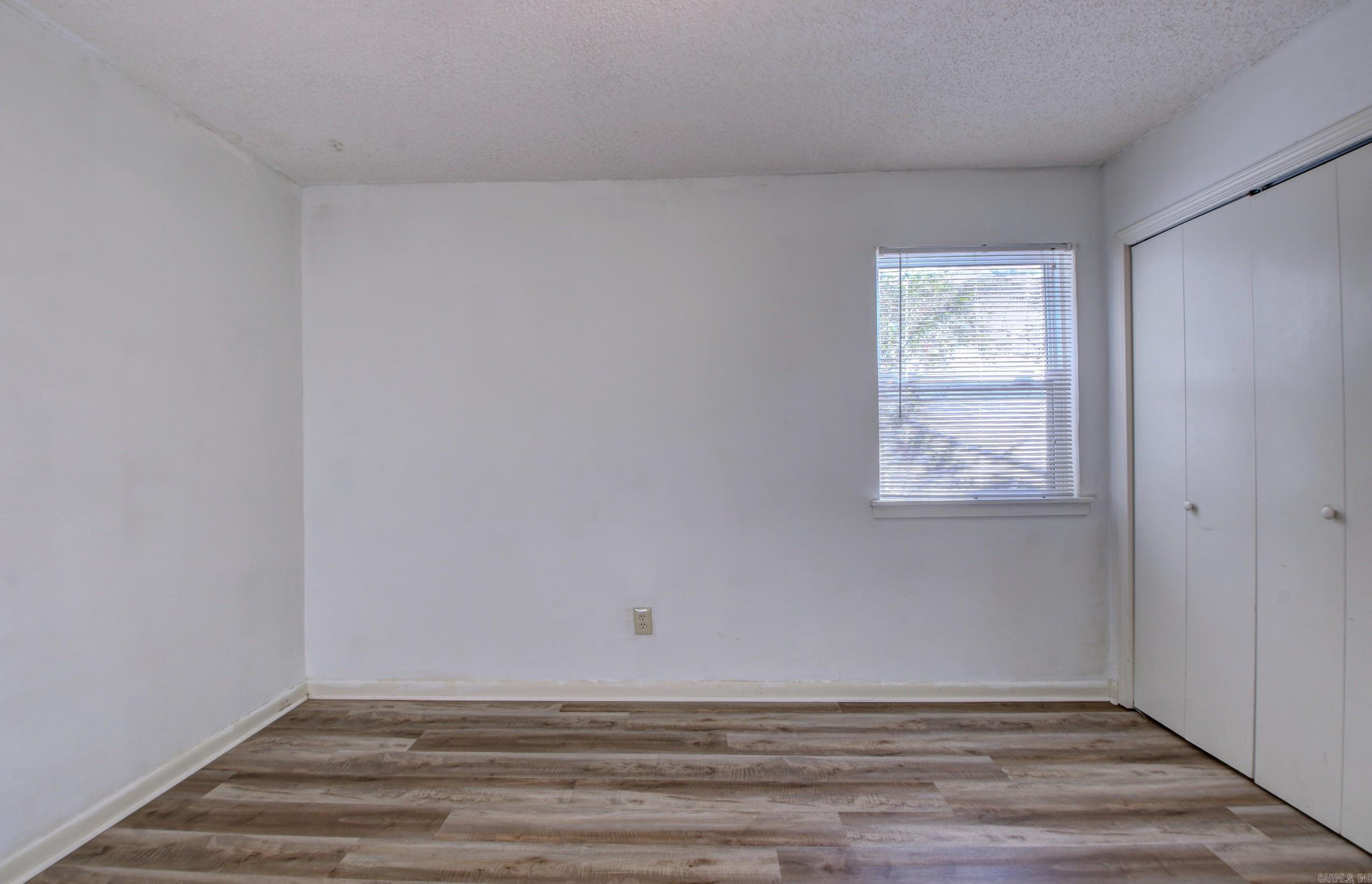 TWIN LAKES - Residential