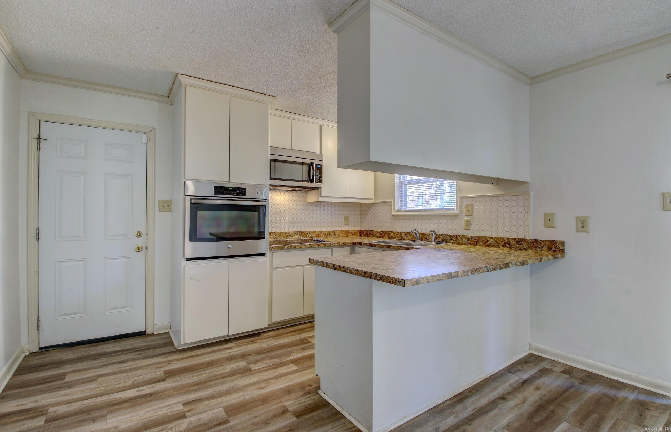 TWIN LAKES - Residential