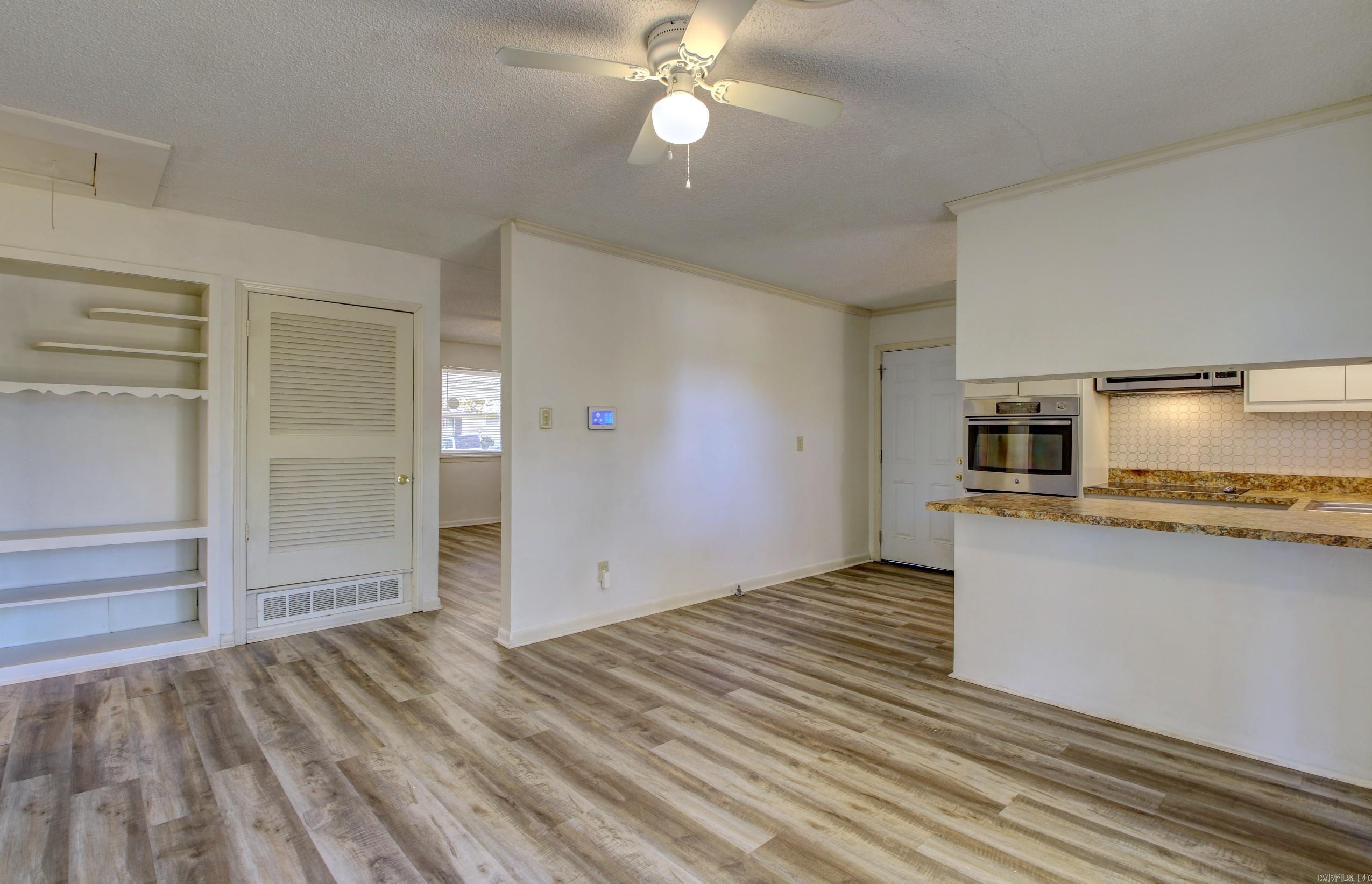 TWIN LAKES - Residential