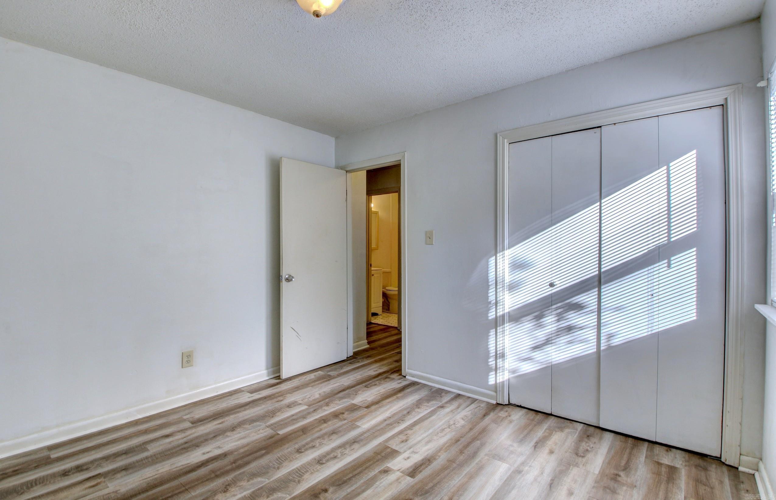 TWIN LAKES - Residential