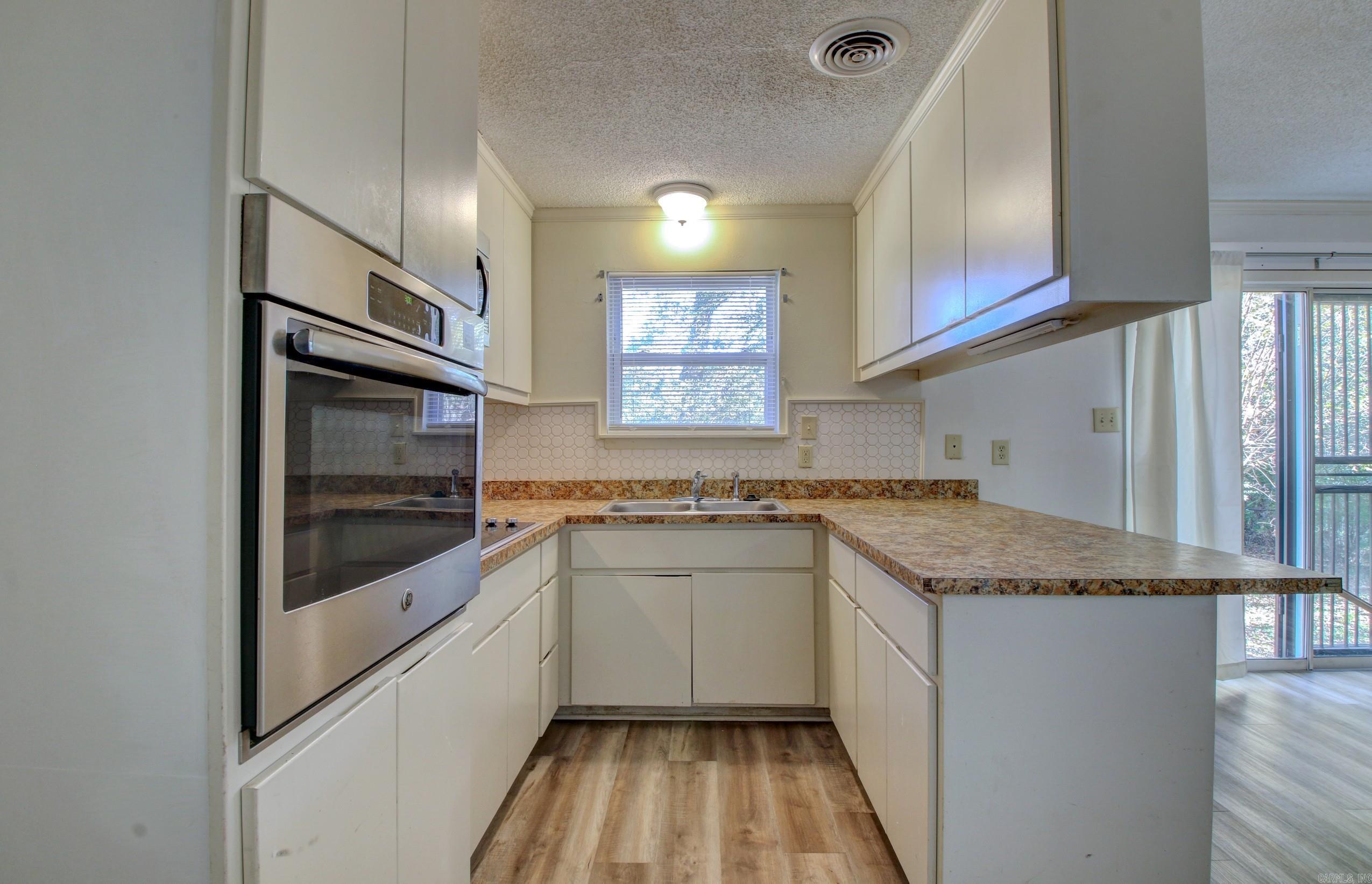 TWIN LAKES - Residential