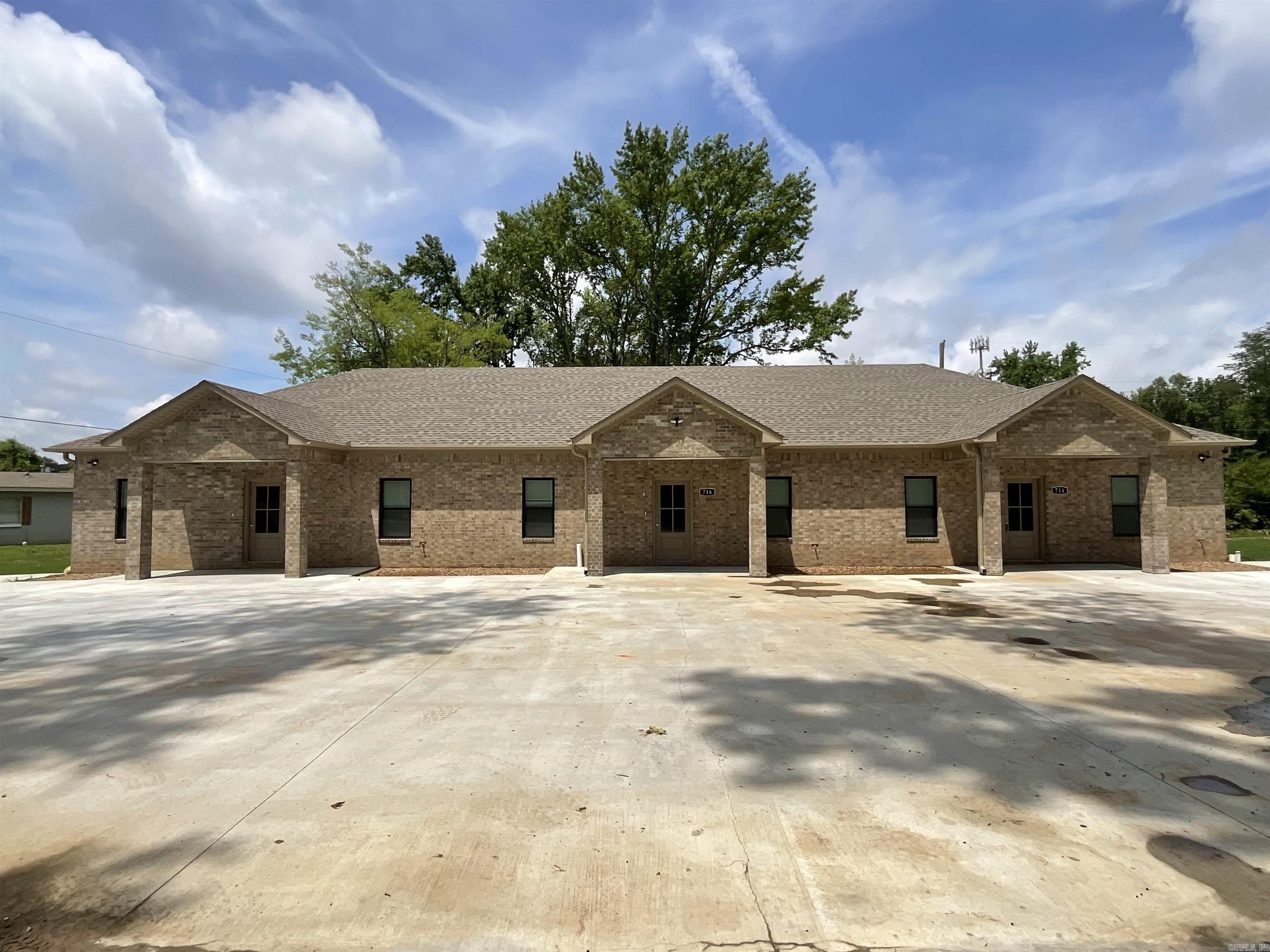 Brand New 2025 Triplex for Rent – 2 Bed, 2 Bath All-Brick Units Near LRAFB! Now leasing! Be the first to live in these brand new 2025-built units located in a beautiful all-brick Triplex. Each unit features: 2 spacious bedrooms 2 full bathrooms Washer and dryer connections Modern layout with quality finishes Conveniently located just minutes from: Little Rock Air Force Base (LRAFB) Little Rock Airport Downtown Little Rock Major shopping centers Hospitals and more These stylish and efficient units are perfect for professionals, small families, or military personnel seeking comfort and convenience. Enjoy a low-maintenance lifestyle in a prime location! Contact us today to schedule a tour or apply! These units won’t last long!