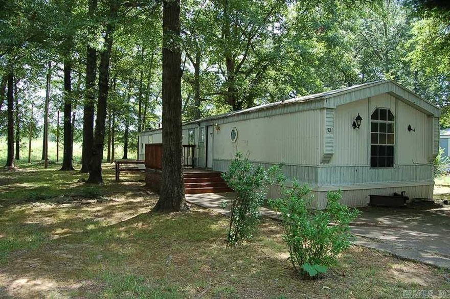 Granite Countertops. 3 bed 2 bath