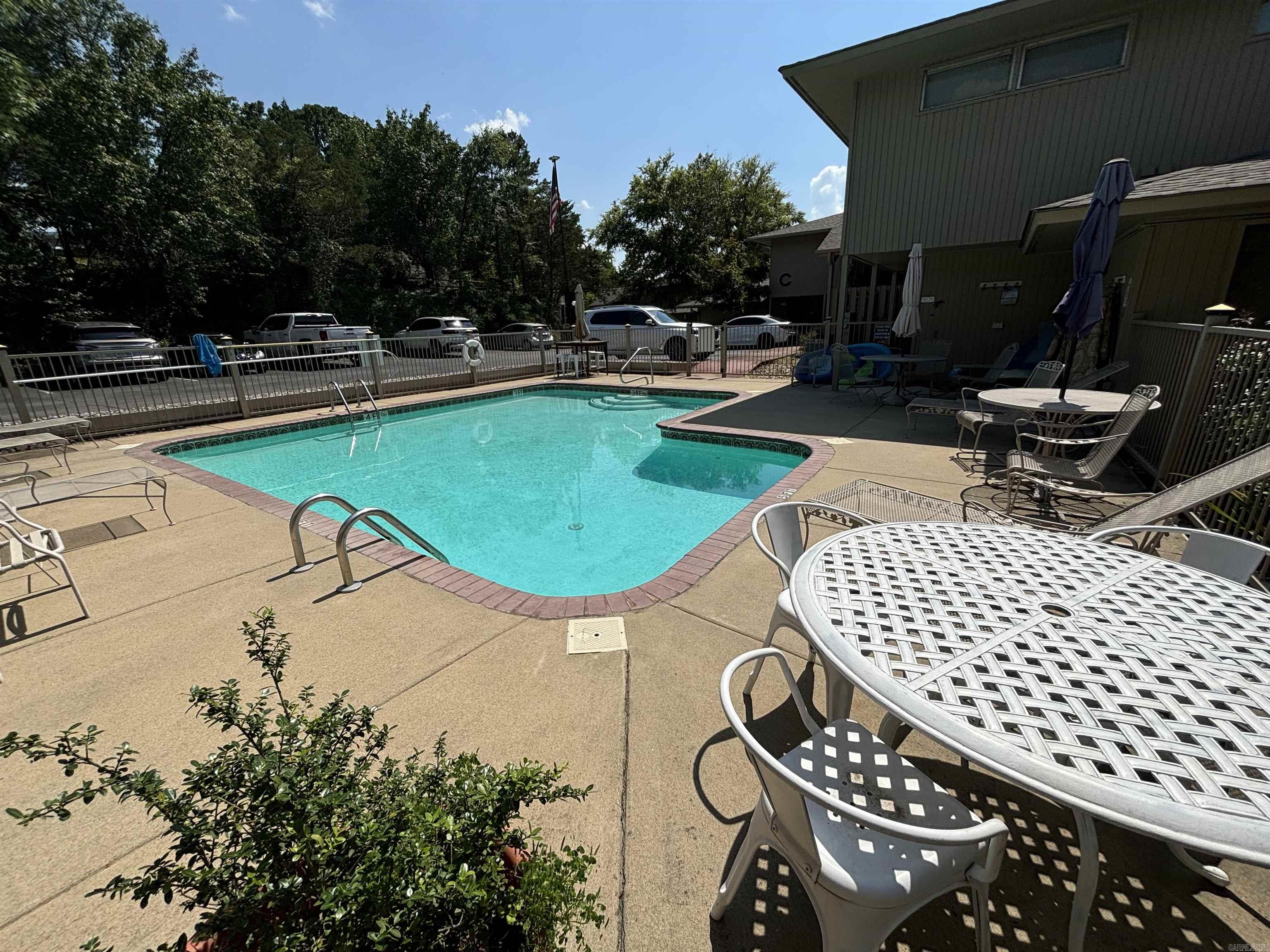 PIER WEST HPR - Residential