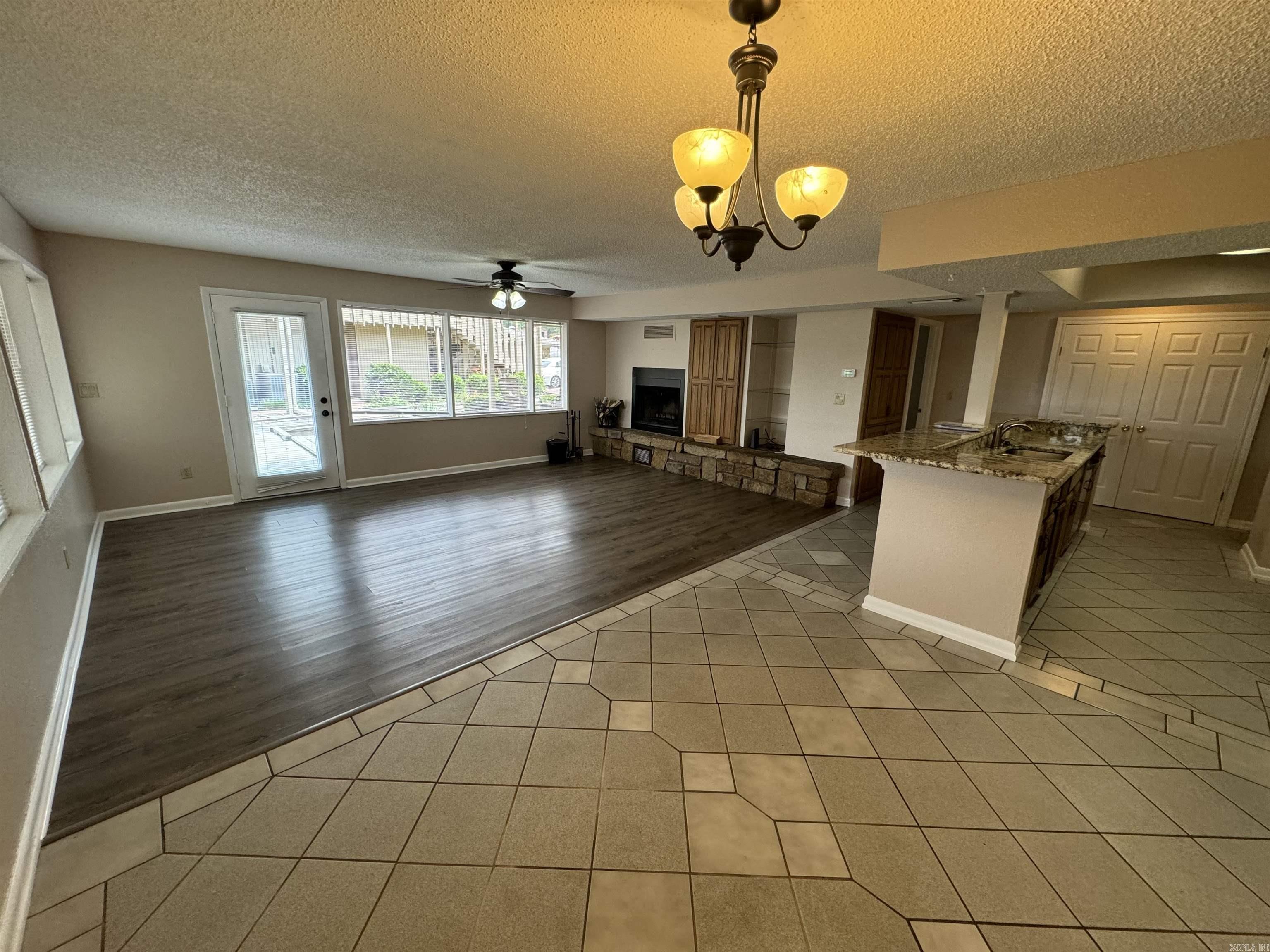 PIER WEST HPR - Residential