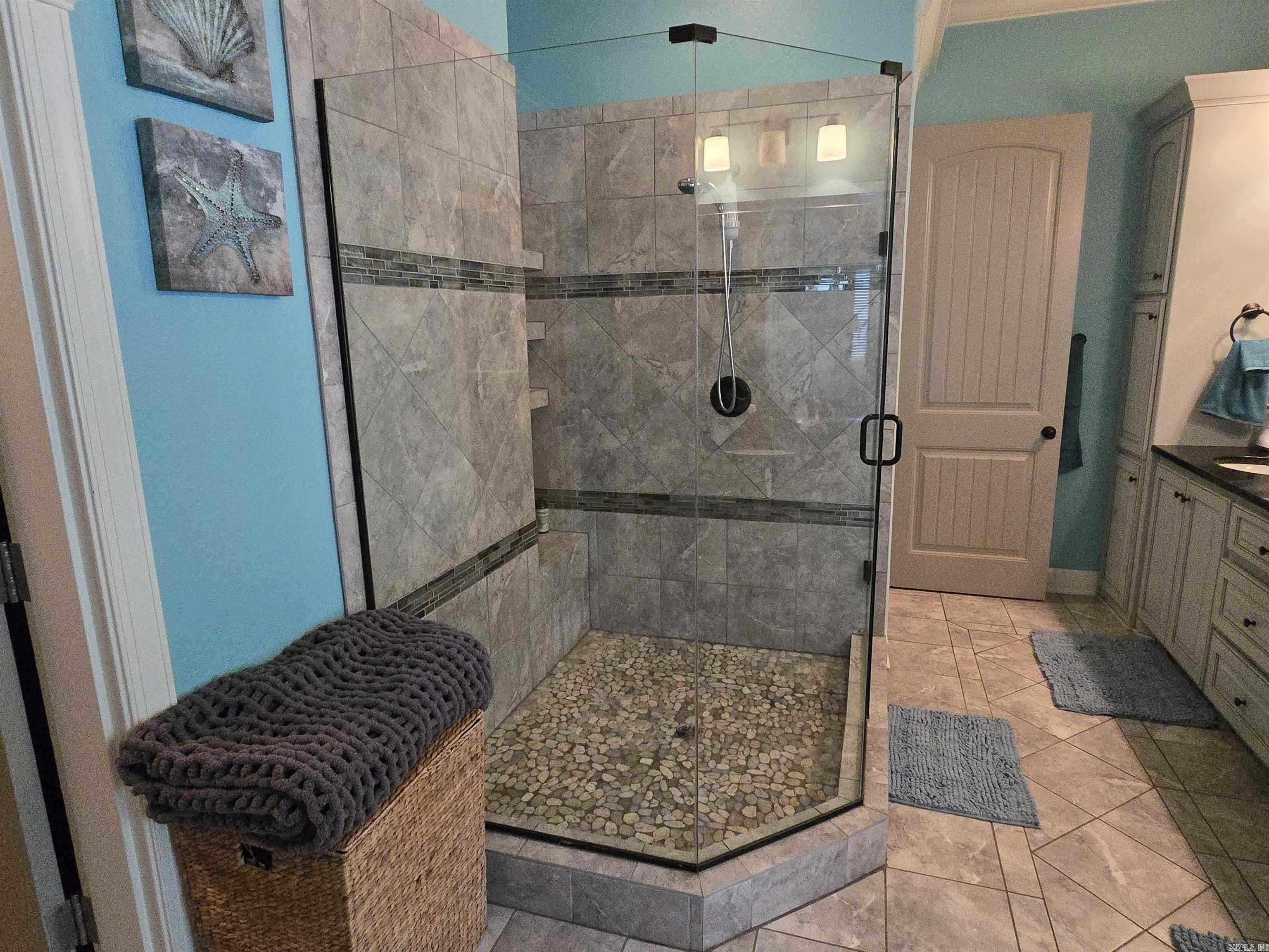 WHISPERING HILLS - Residential