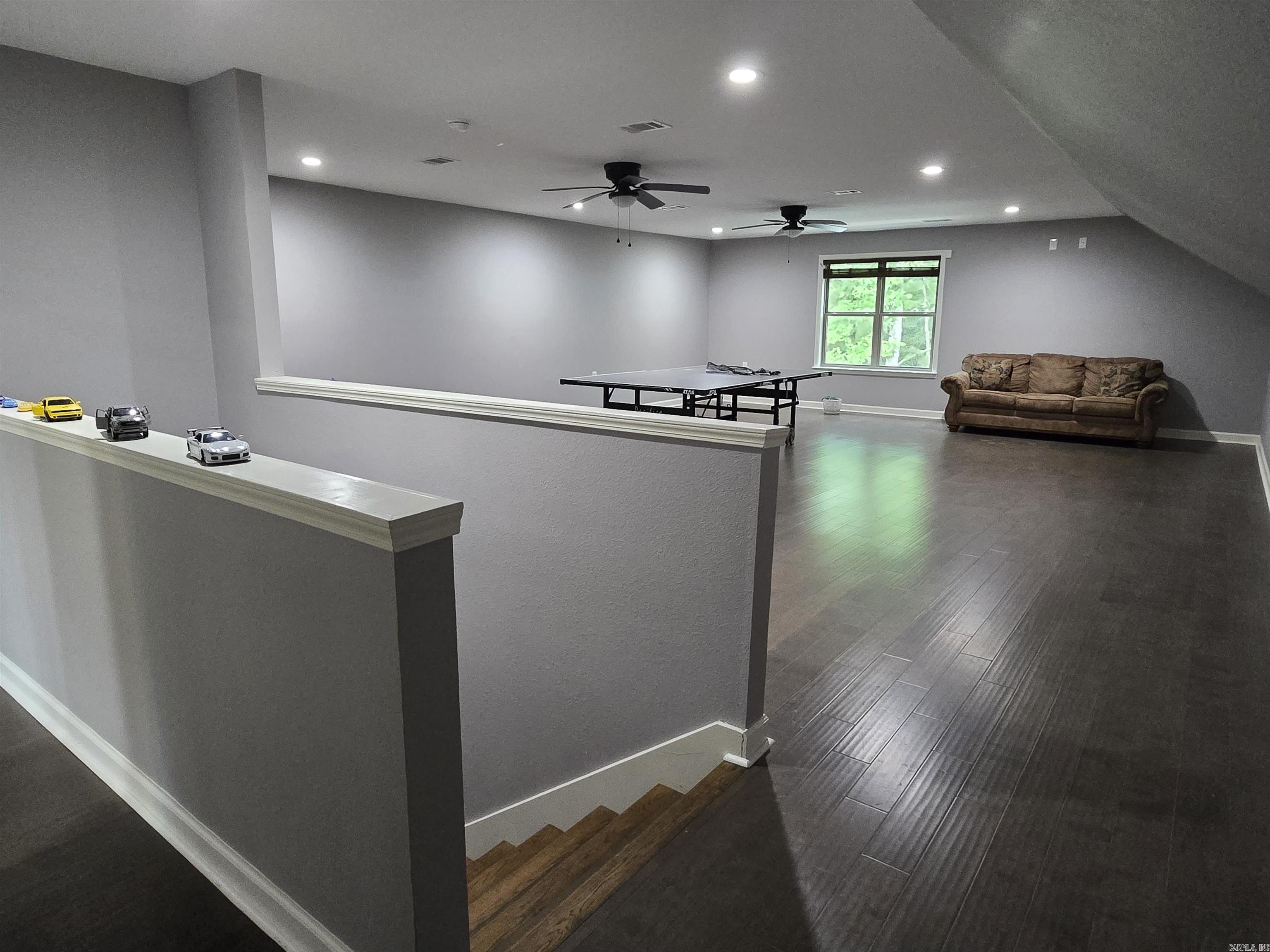 WHISPERING HILLS - Residential