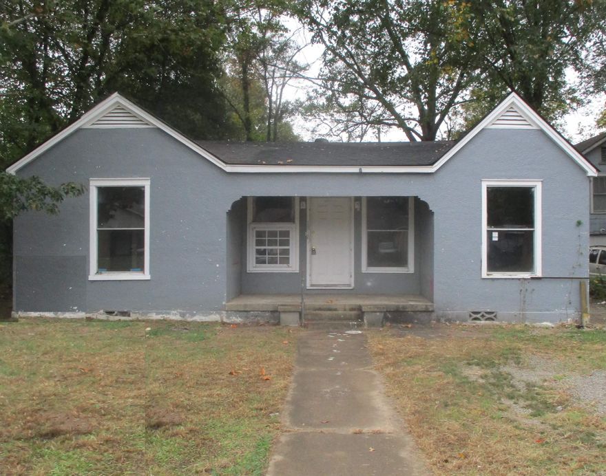 Cute home in North Little Rock with 3 bedrooms, 1 bath, nice sized living area, separate dining room, covered front porch and storage bldg behind house.  All offers must be submitted by the Buyer's agent via the sellers offer management portal,  agents please READ in the confidential agent remarks section for additional information on offer submission and other important information.