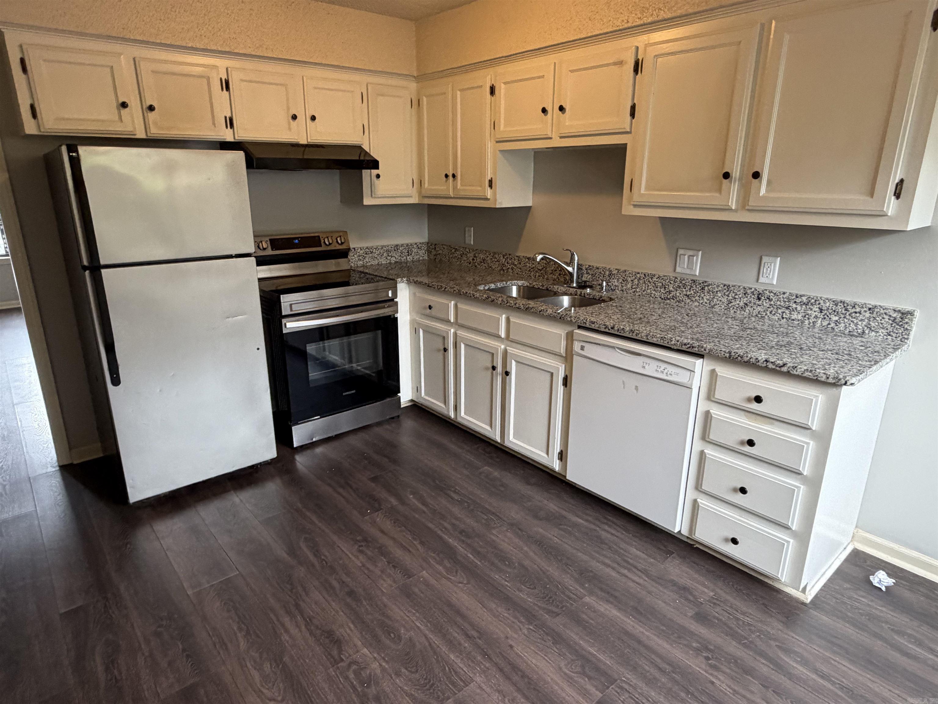 Reservoir Townhouse - Residential Lease