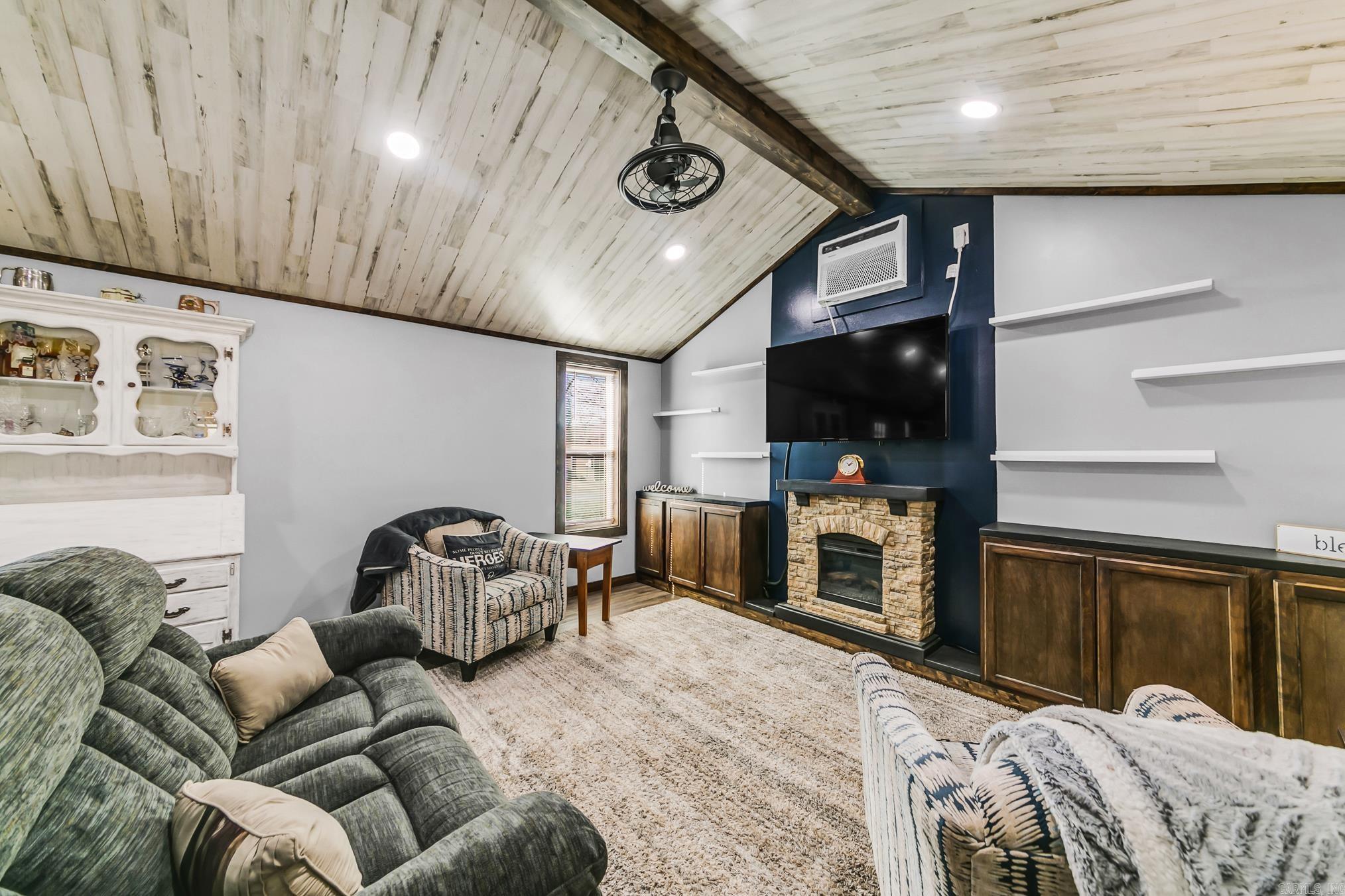 EL PASO (TOWN OF) - Residential