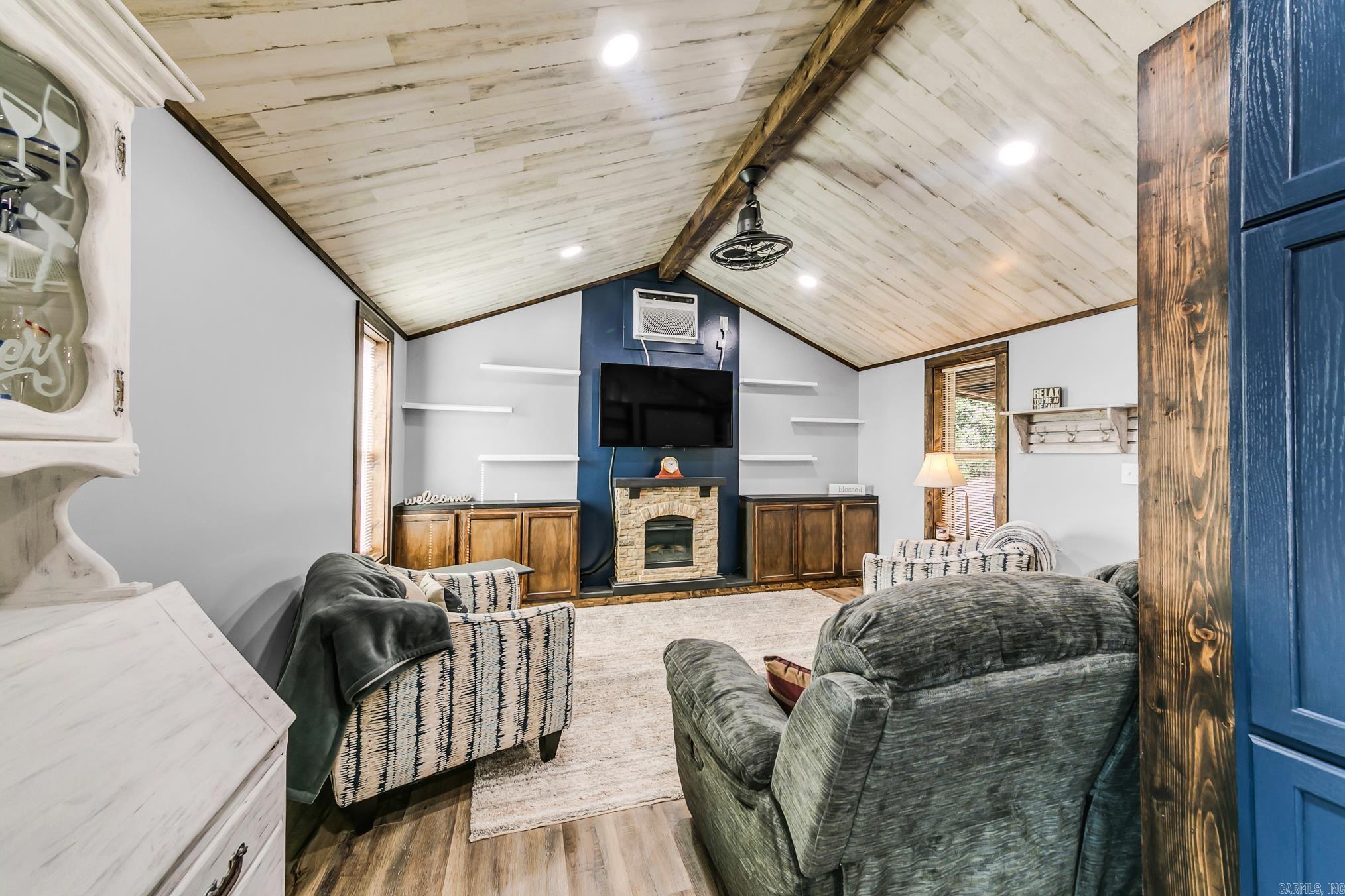 EL PASO (TOWN OF) - Residential