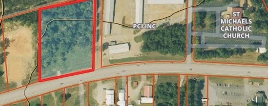 Great location on busy highway in Highland Arkansas. 62/412 is a connecting road the has drivers going to Mountain Home, Jonesboro,  and Batesville. This commercially zoned property has a wide range of possabilities. Give us a call to take a look.