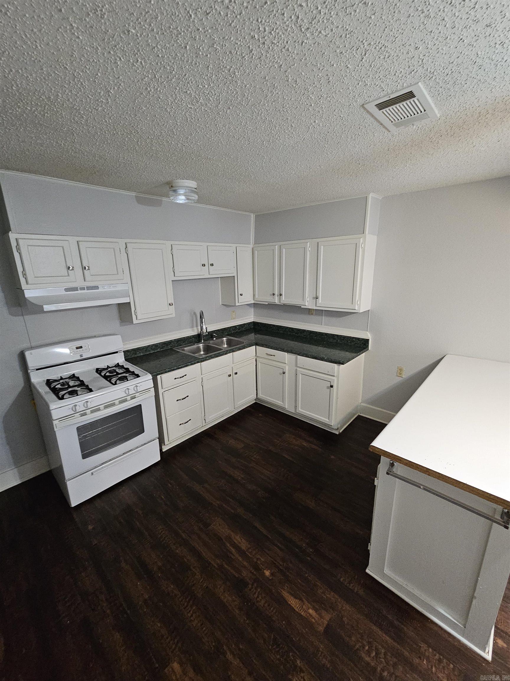 EAST BROADWAY - Residential