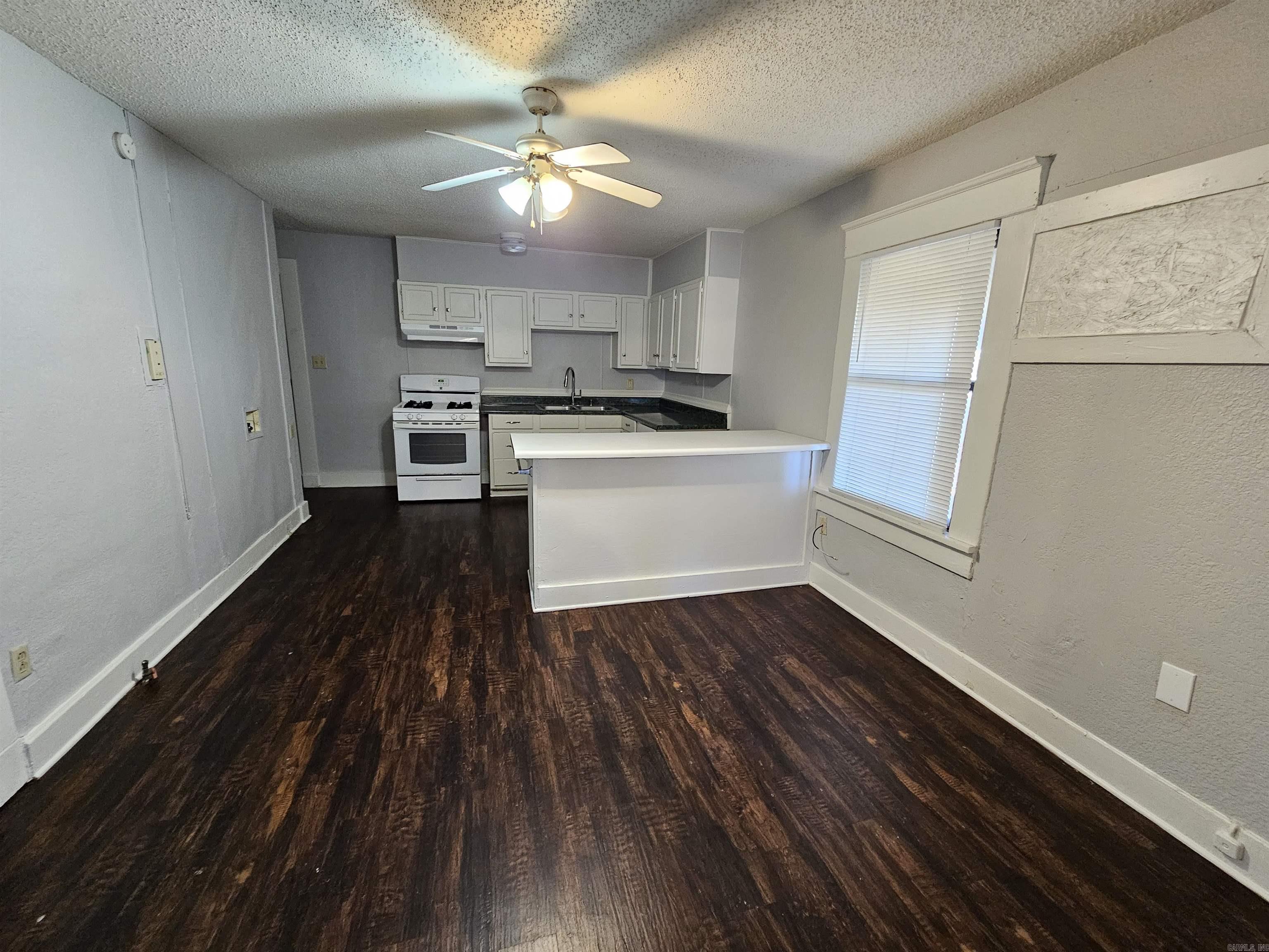 EAST BROADWAY - Residential