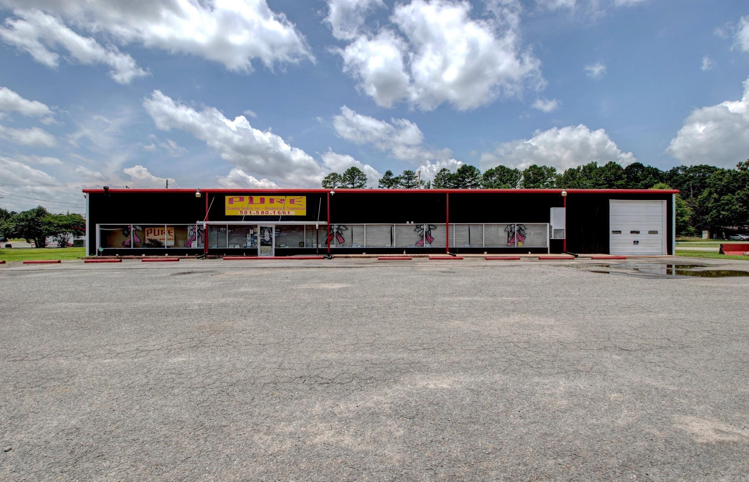 9,600 SQ/FT Commercial Office Building and Storage Warehouse For Sale in High Traffic Area of North Little Rock! Located on MacArthur Drive and currently being used as an office and warehouse for commercial cleaning equipment and supplies. Building has great visibility and is less than 1 mile from I-430, Exit 142. Parking lot services 12+ with room for expansion! Front and Rear Load Commercial Overhead Doors. New roof and updated electrical. Two restroom along with office space. Building is in close proximity of restaurants, small businesses and convenient stores! Endless possibilities here! Schedule Your Showing! Once In a Lifetime Opportunity!