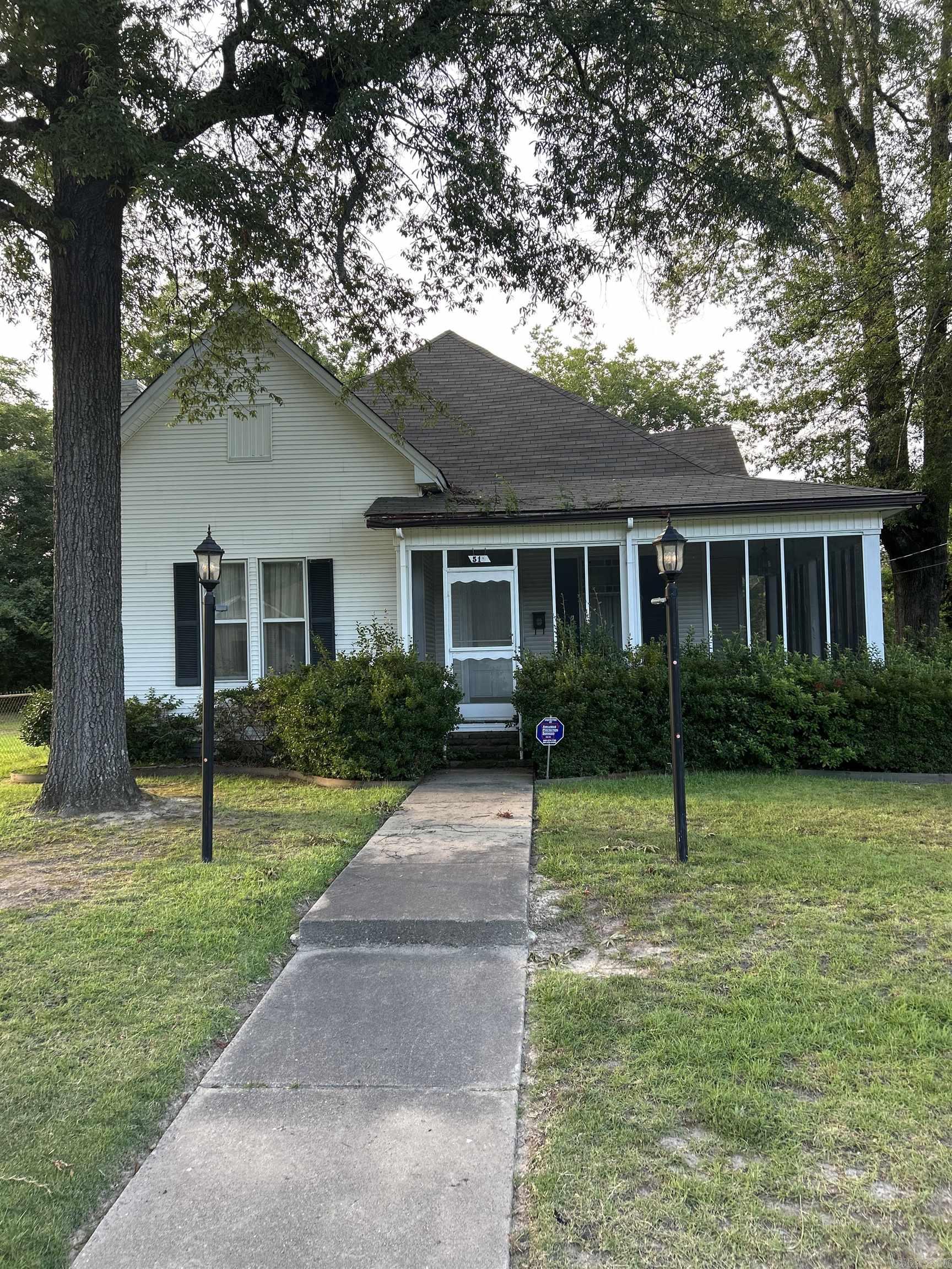 Prospective buyers, check out this well maintained family home in a quiet, established area. This home is ideal for a first-time homeowner or a growing family. Features include a separate dining area, two-car garage, and an additional lot that is adjacent to the house. You donāt want to miss this one! Call today!