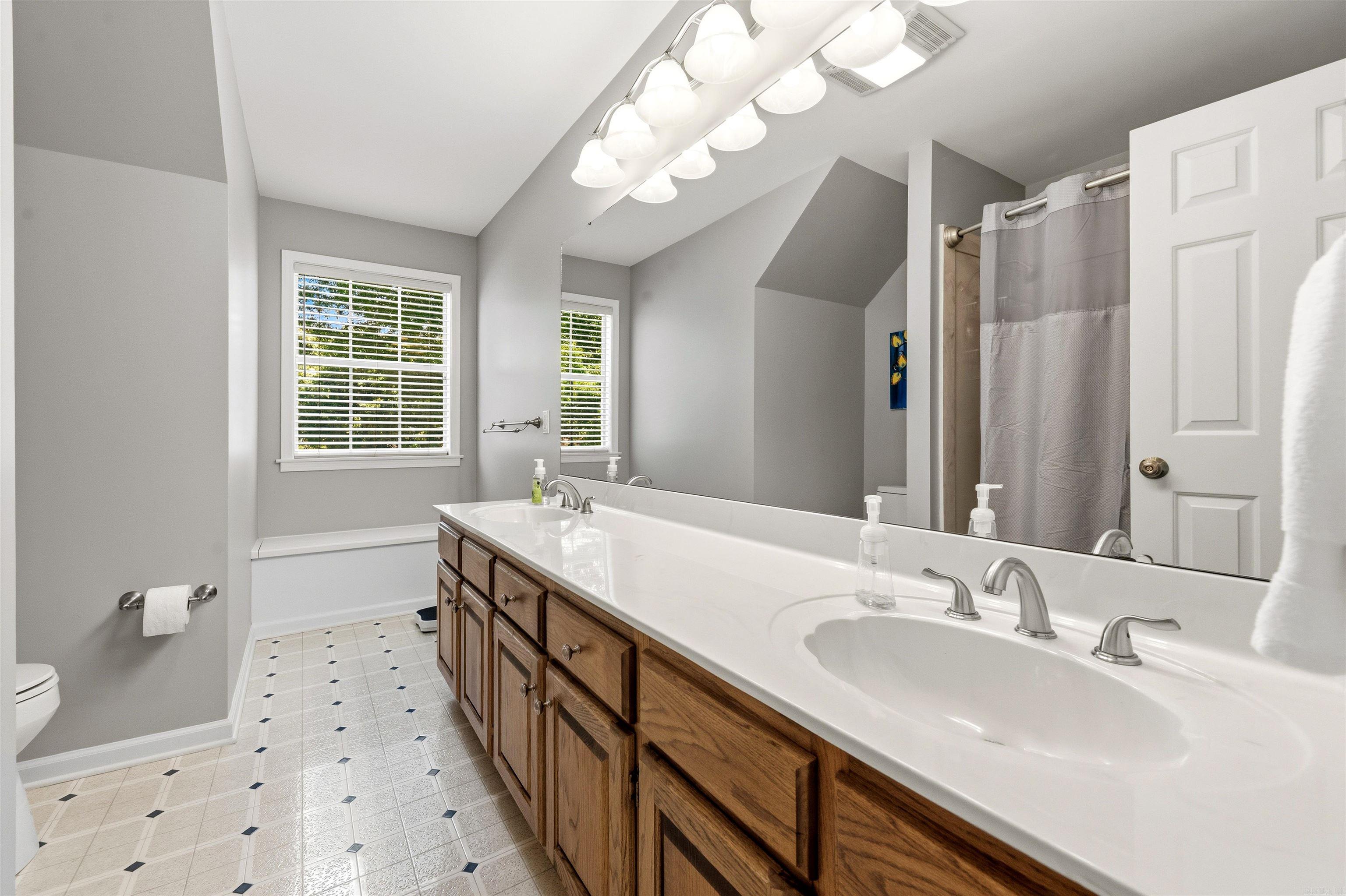 EAST MEADOW - Residential