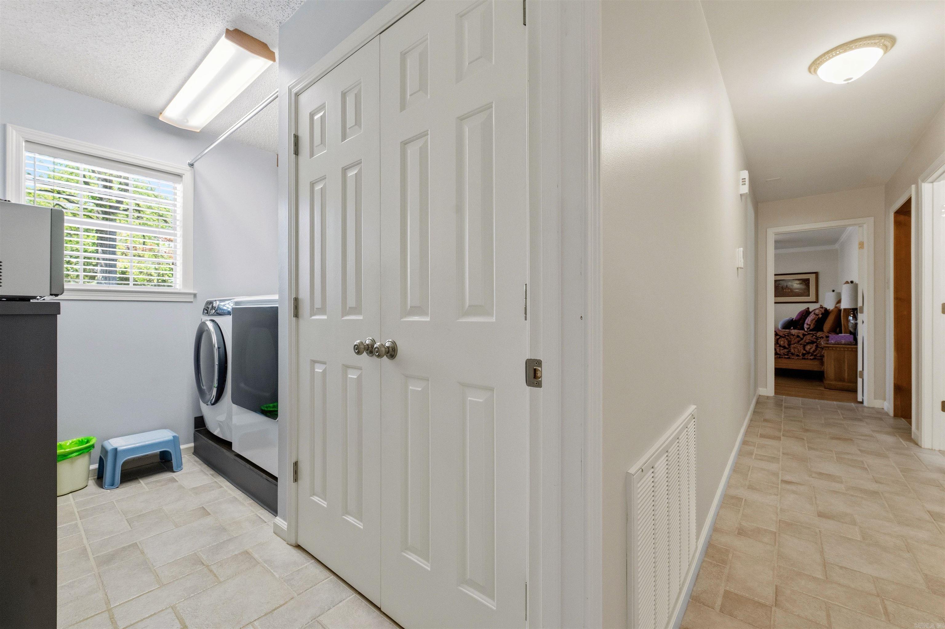 EAST MEADOW - Residential