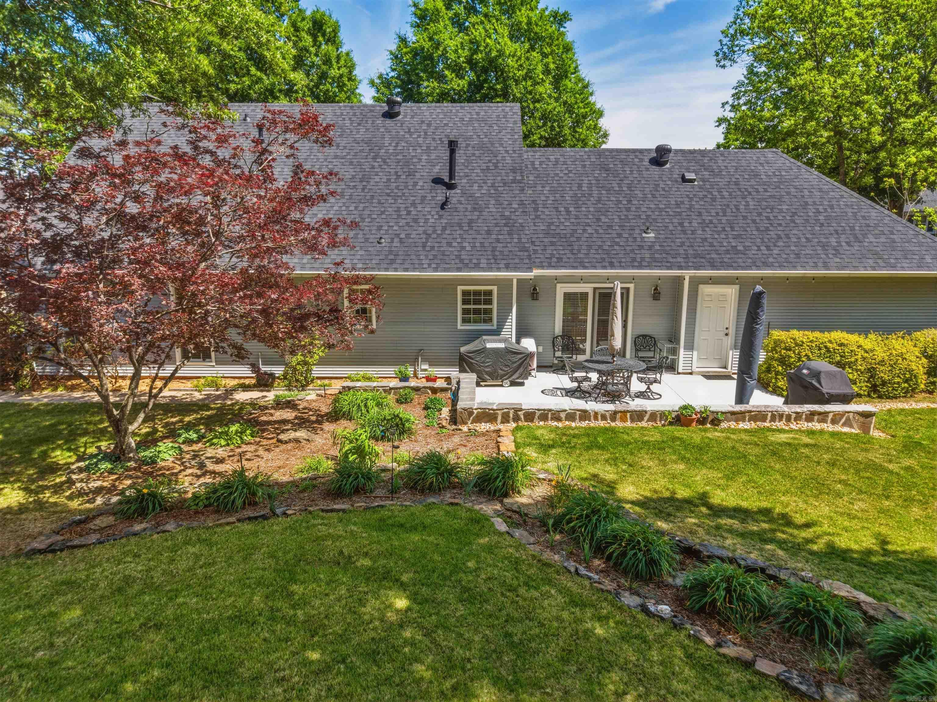 EAST MEADOW - Residential