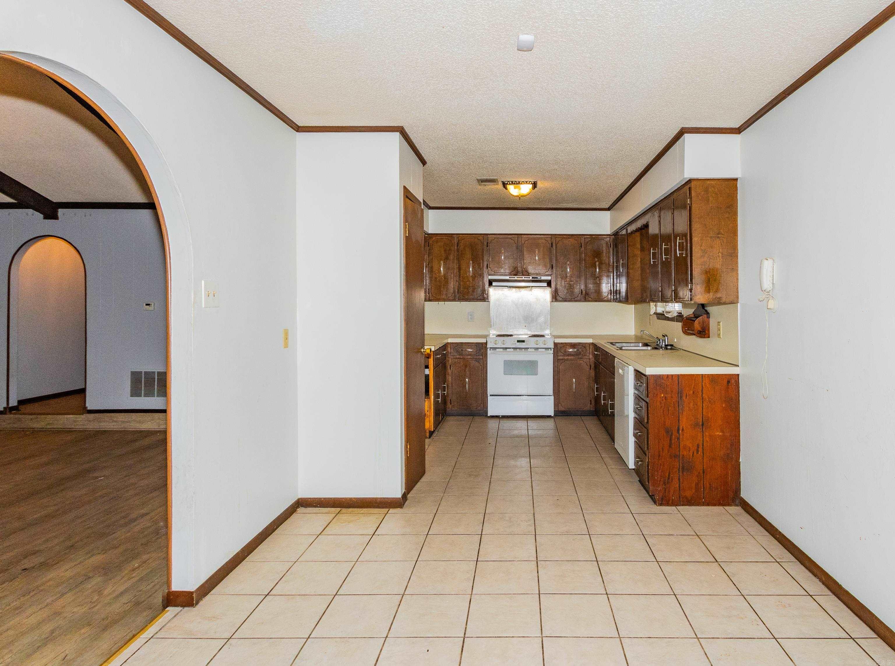 KELLI MANOR - Residential