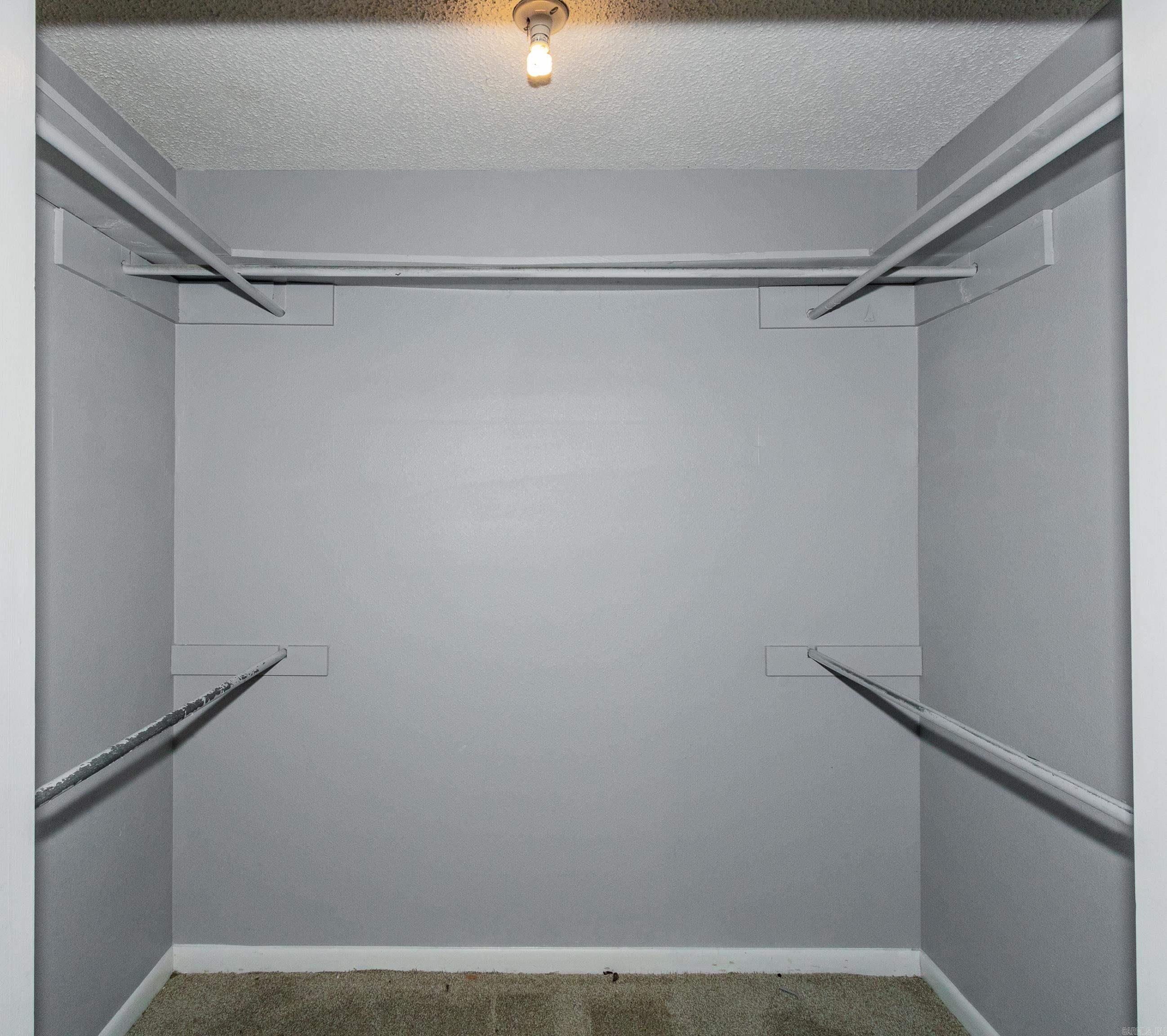 KELLI MANOR - Residential